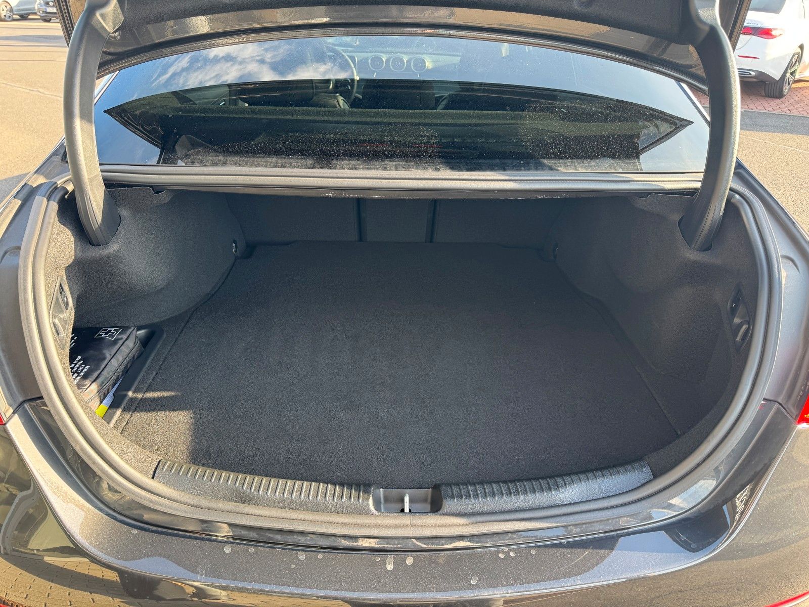 Fahrzeugabbildung Mercedes-Benz C 300de AMG+Pano+Memory+360