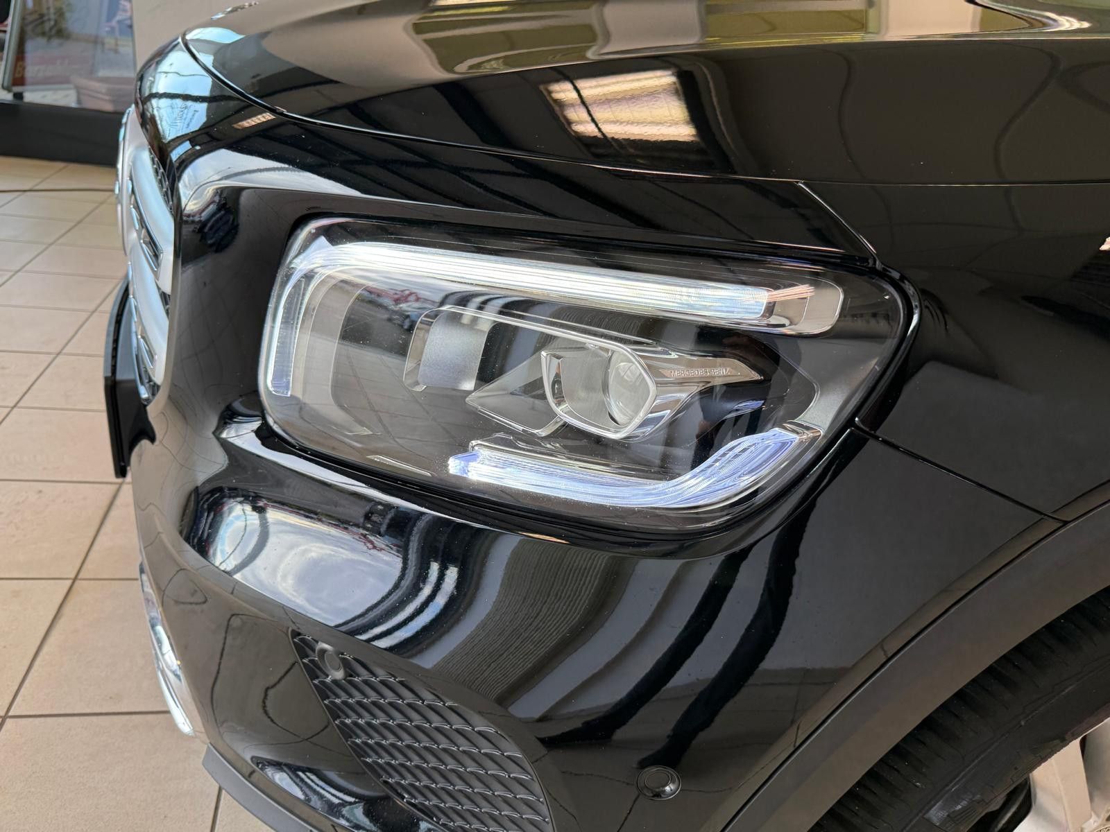 Fahrzeugabbildung Mercedes-Benz GLB 200 / SCHEKCHEFT / LED / NAVI / KAMERA