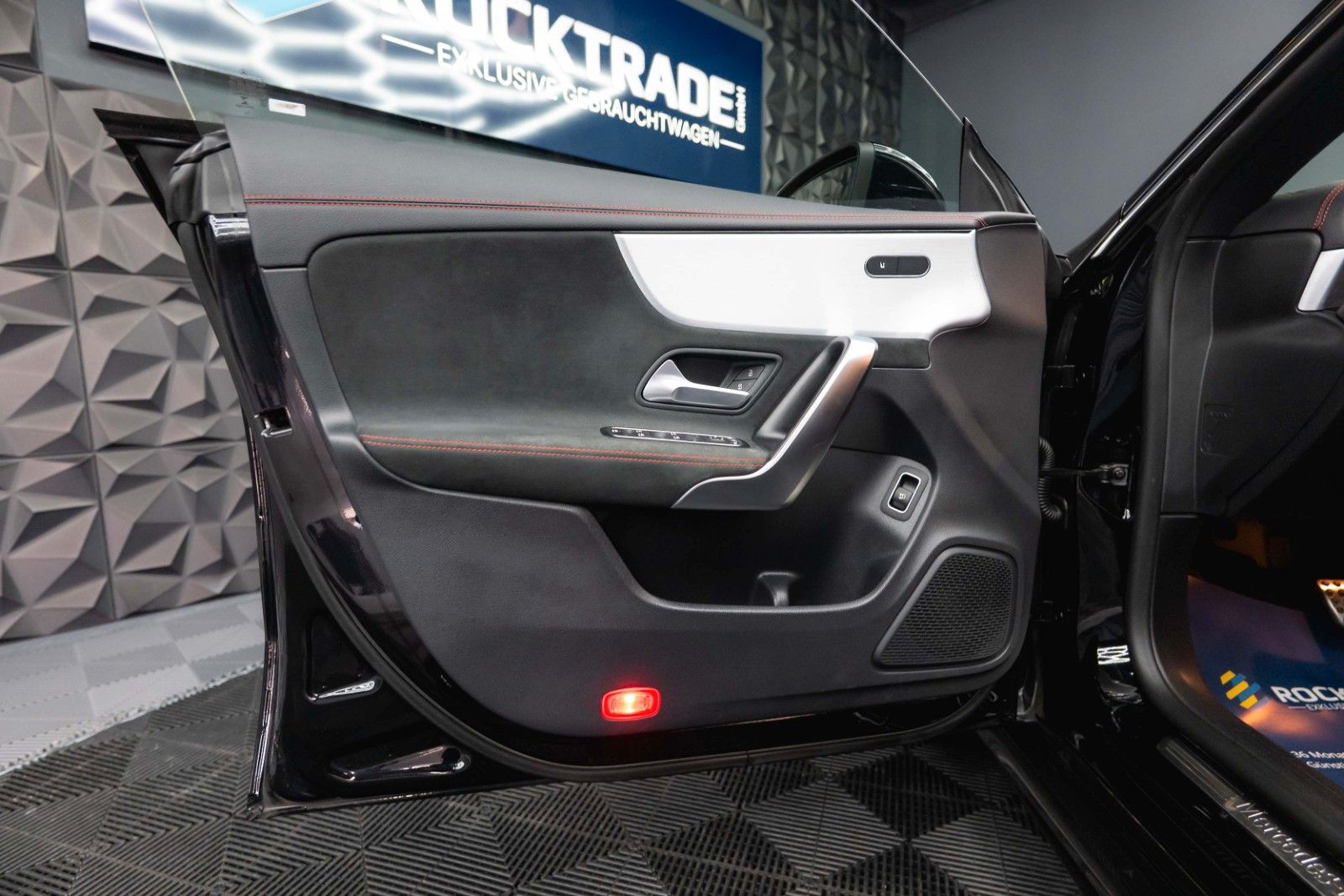 Fahrzeugabbildung Mercedes-Benz CLA 220 Shooting Brake AMG Line | ACC | LED