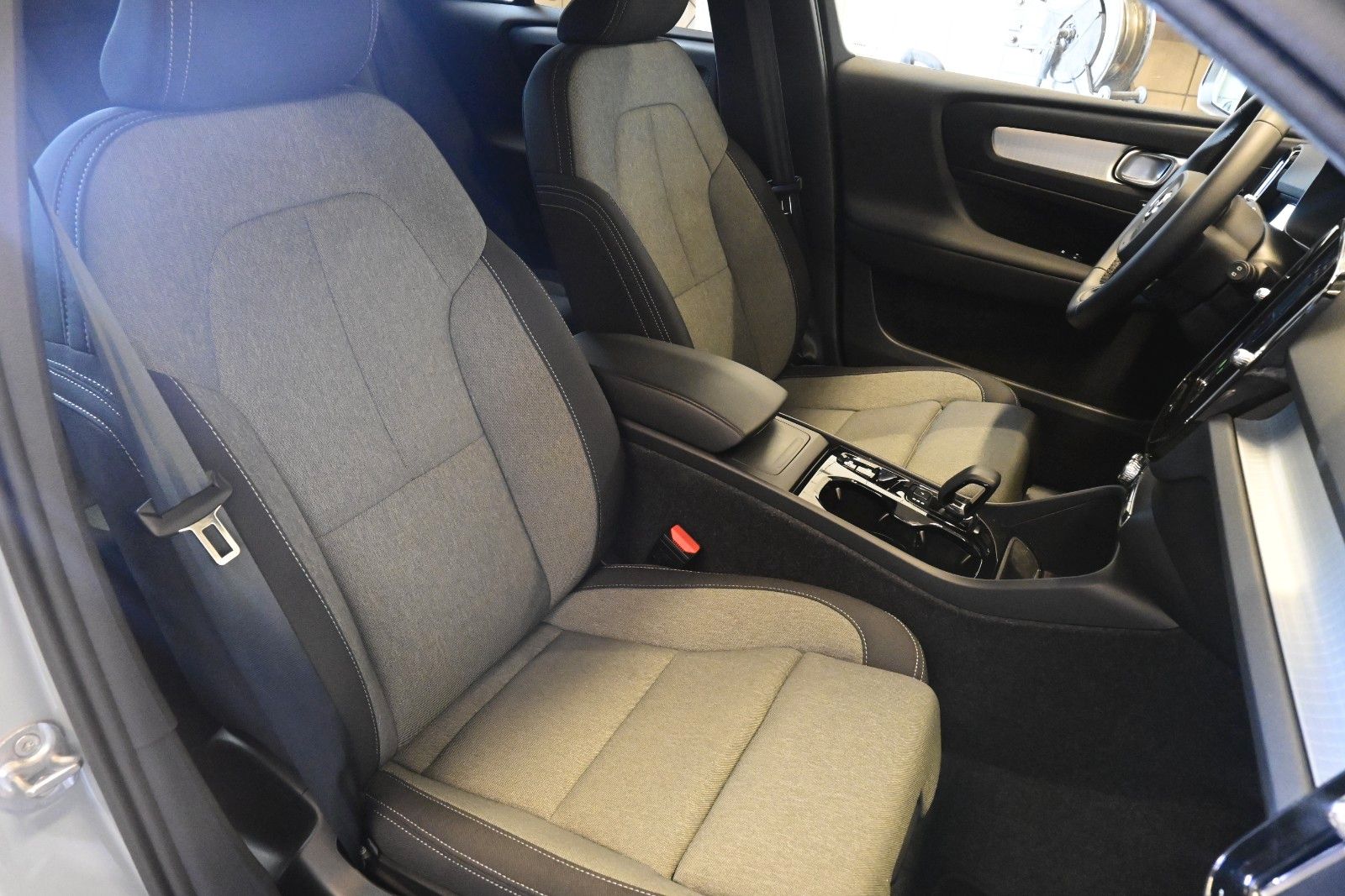 Fahrzeugabbildung Volvo XC40 B3 DKG Plus Black Edition*STDHZG*360°*ACC*