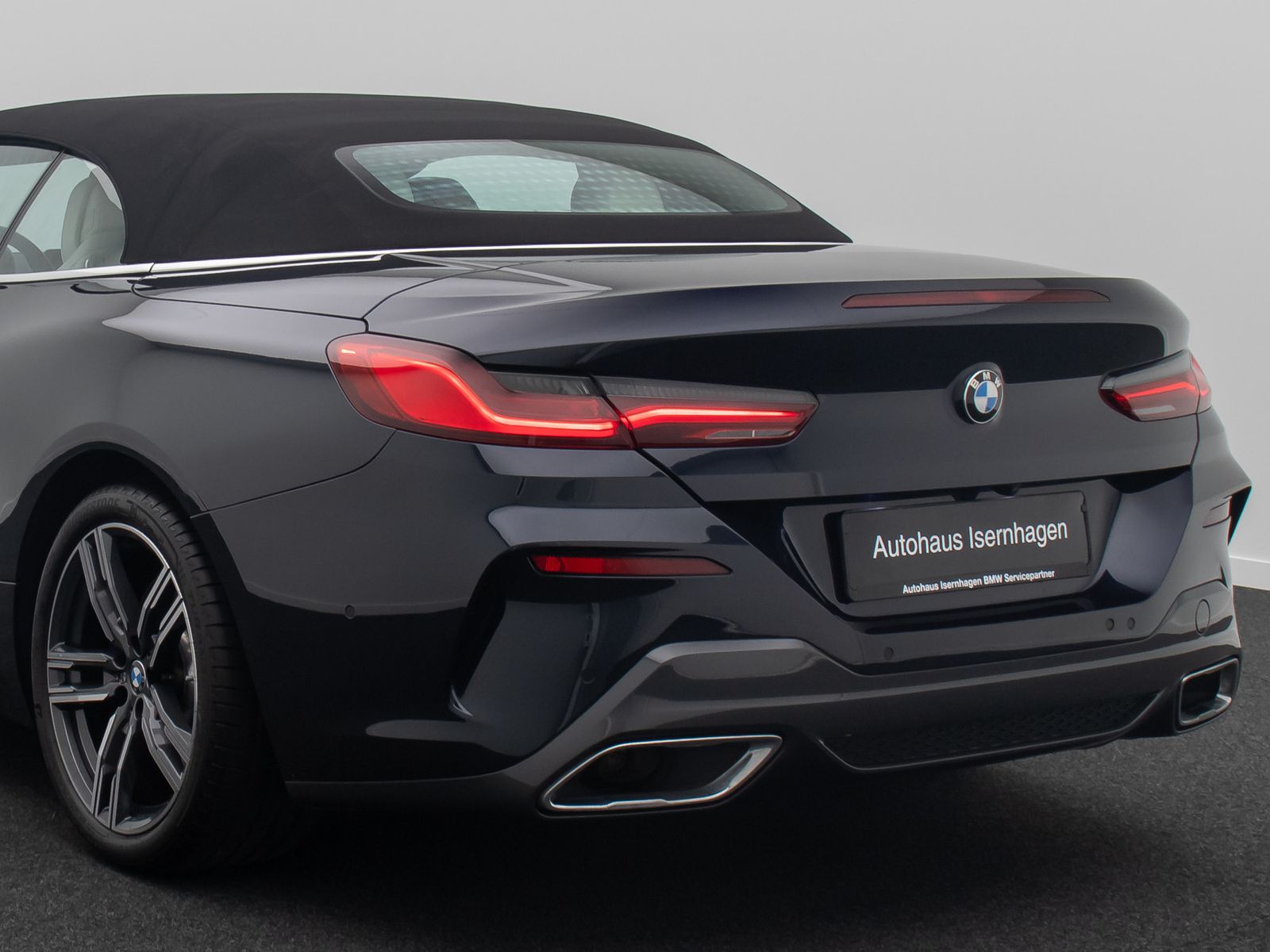 Fahrzeugabbildung BMW 840i xD Individual B&W SoftCl Laser 360°HUD Voll