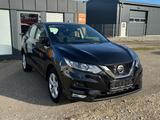 Nissan Qashqai Acenta NAVI SHZ RFK PDC *AUTOMATIK* - Nissan Qashqai mit Benzin-Antrieb: Limousine