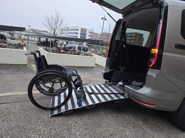 Fahrzeugabbildung Volkswagen Caddy Life Maxi inkl. Rollstuhlrampe