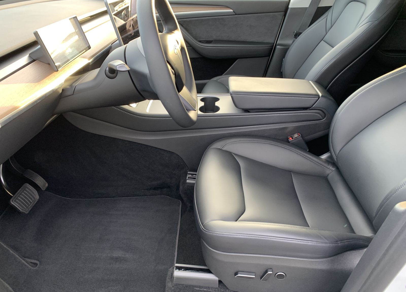 Fahrzeugabbildung Tesla Model Y Long Range Dual AWD*AHK*Keyless*Cam*Pano