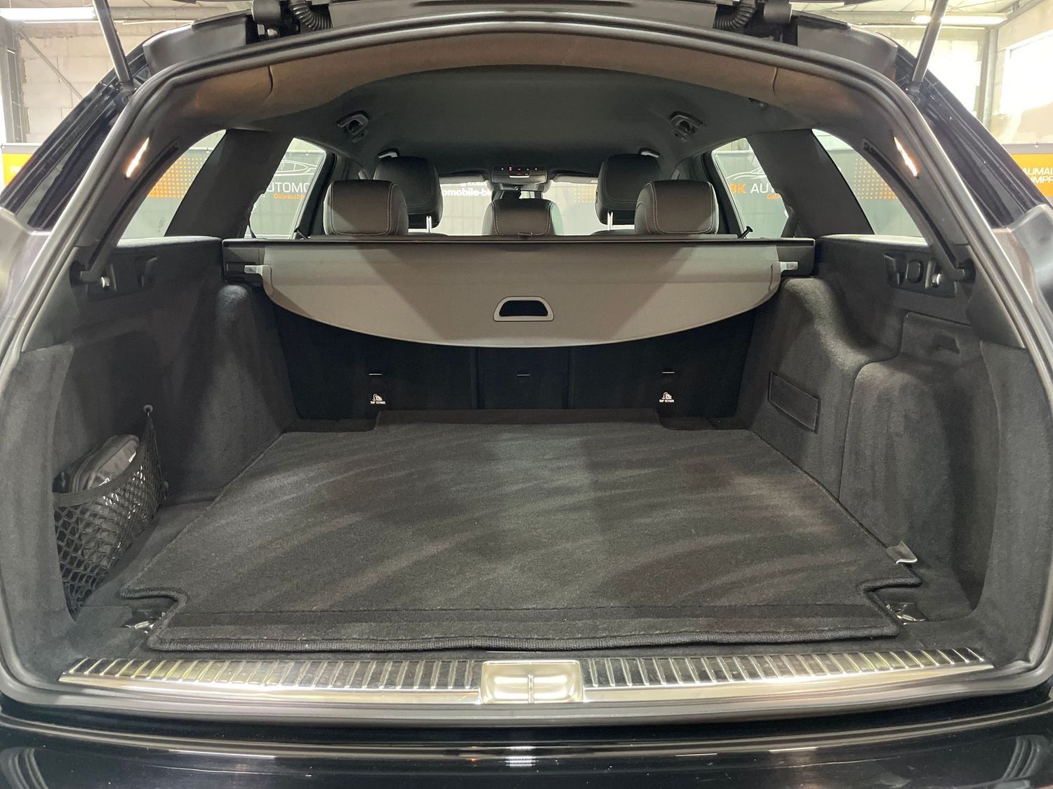 Fahrzeugabbildung Mercedes-Benz E 300 d AMG#Memory#Luft#360°#Alcantara#LED#ACC#S