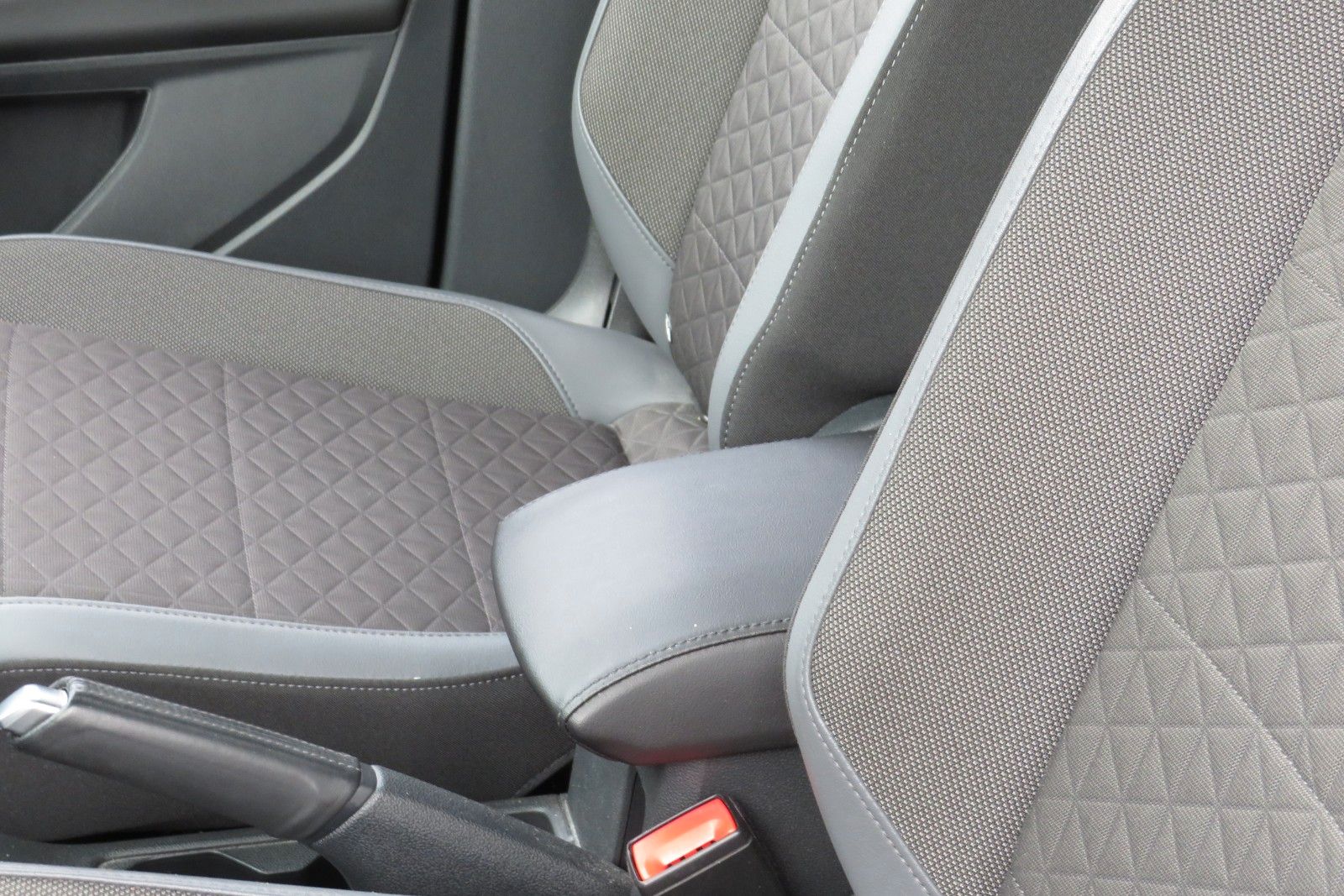 Fahrzeugabbildung Volkswagen T-Cross Highline DSG ACC NAVI AHK APP 1.HAND