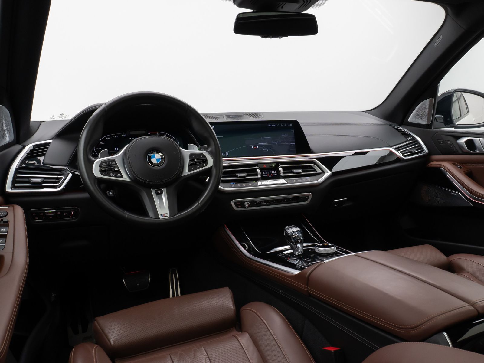 Fahrzeugabbildung BMW X5 M50i Panorama Laser HUD DAB B&W SoftClos Voll