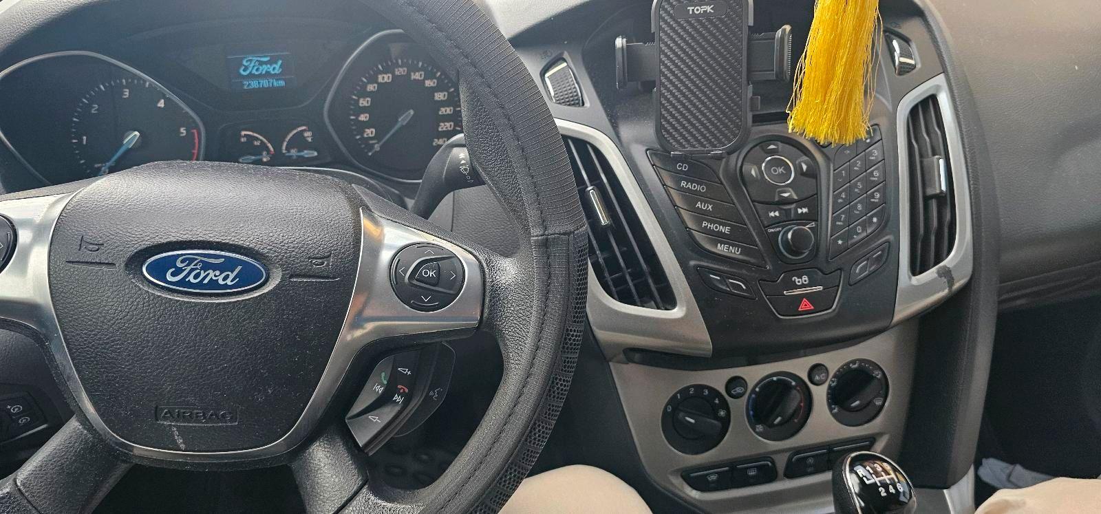 Ford Focus 2011 — photo 6