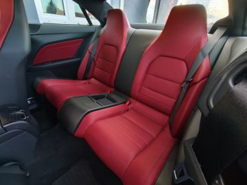 Mercedes-Benz E 250 *Leder*LED*SHZ*Allwetter*wenig KM*