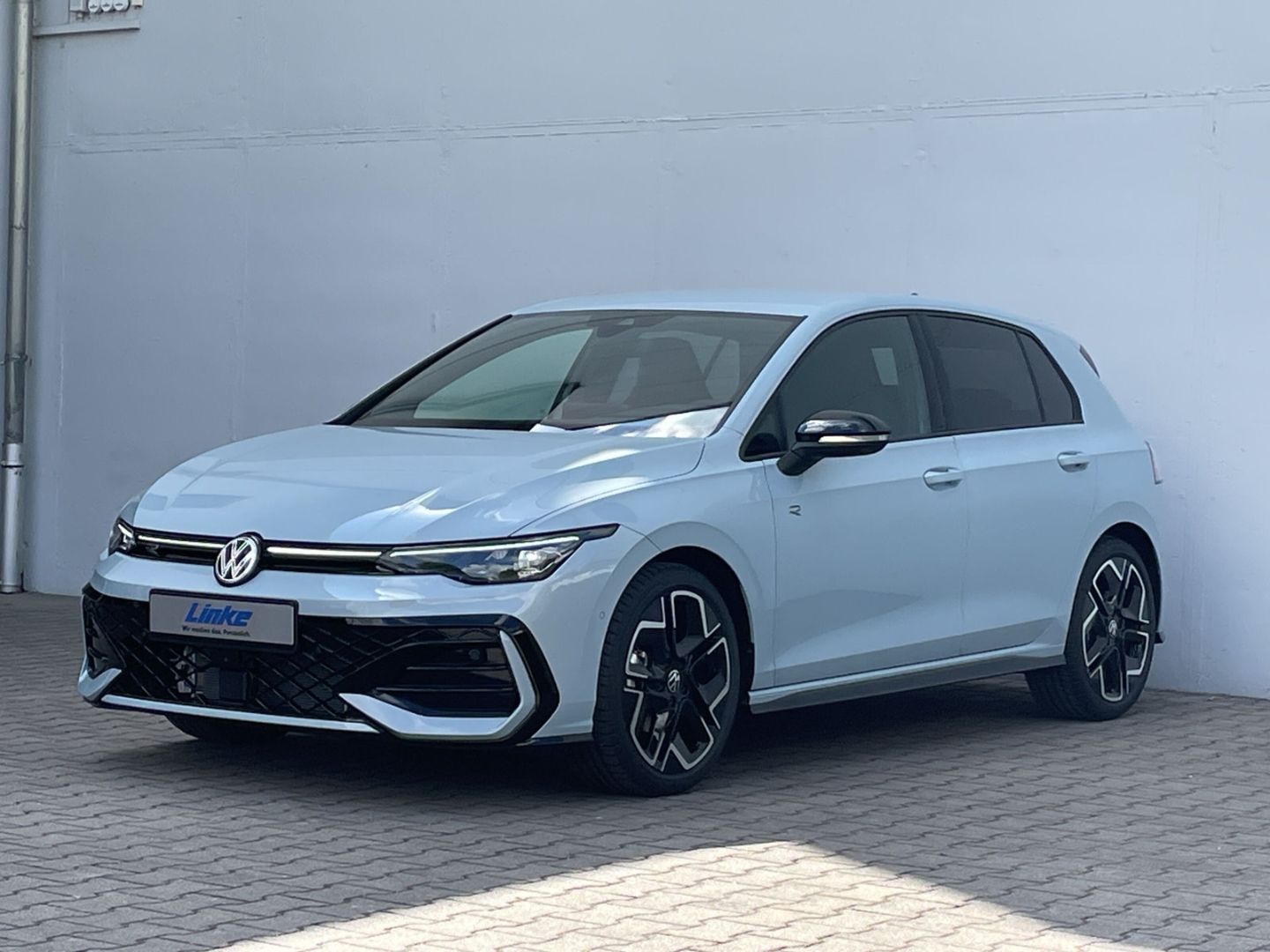 Golf VIII 1.5 eTSI DSG R-Line AHK/360°Kamera/HUD