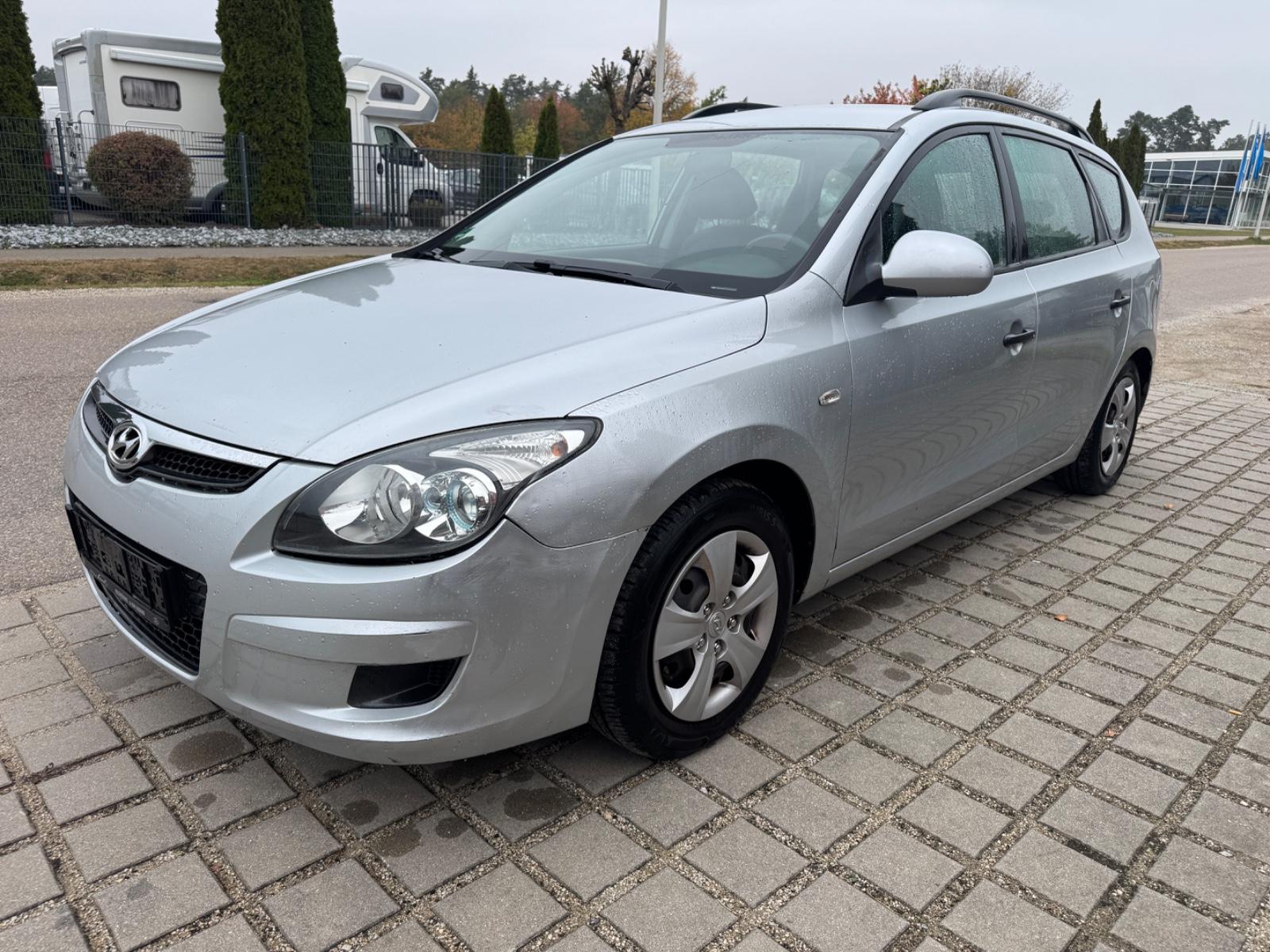 Hyundai i30 2009 — interior