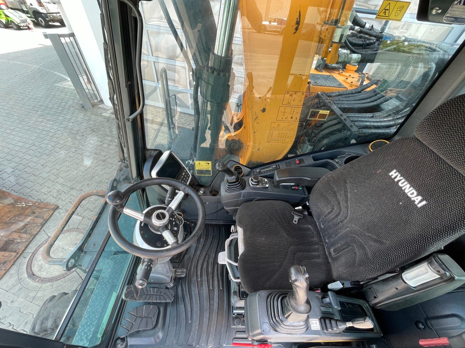 Fahrzeugabbildung Hyundai HW 180 / 6.102h / Tieflöffel / OQ70/55 / Klima