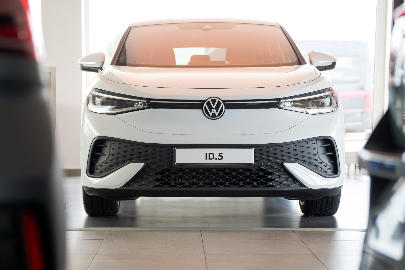 showroom-image-top