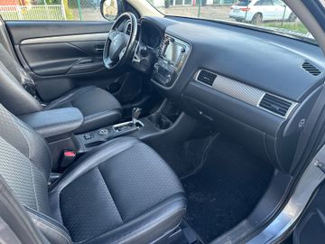 Mitsubishi Outlander - 12
