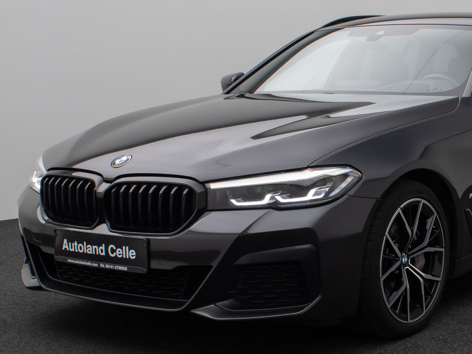 Fahrzeugabbildung BMW 530d xD M Sport Kamera HUD DAB H/K Komfort Alarm