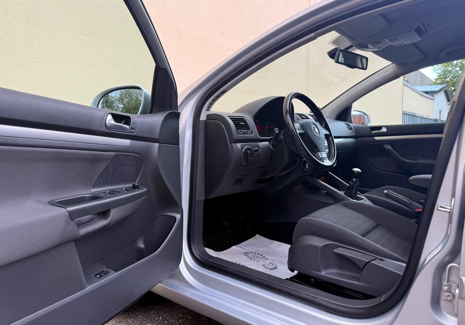 Volkswagen Golf V Lim. Tour 1.4 Zahnriemen TÜV SHZ PDC Alu