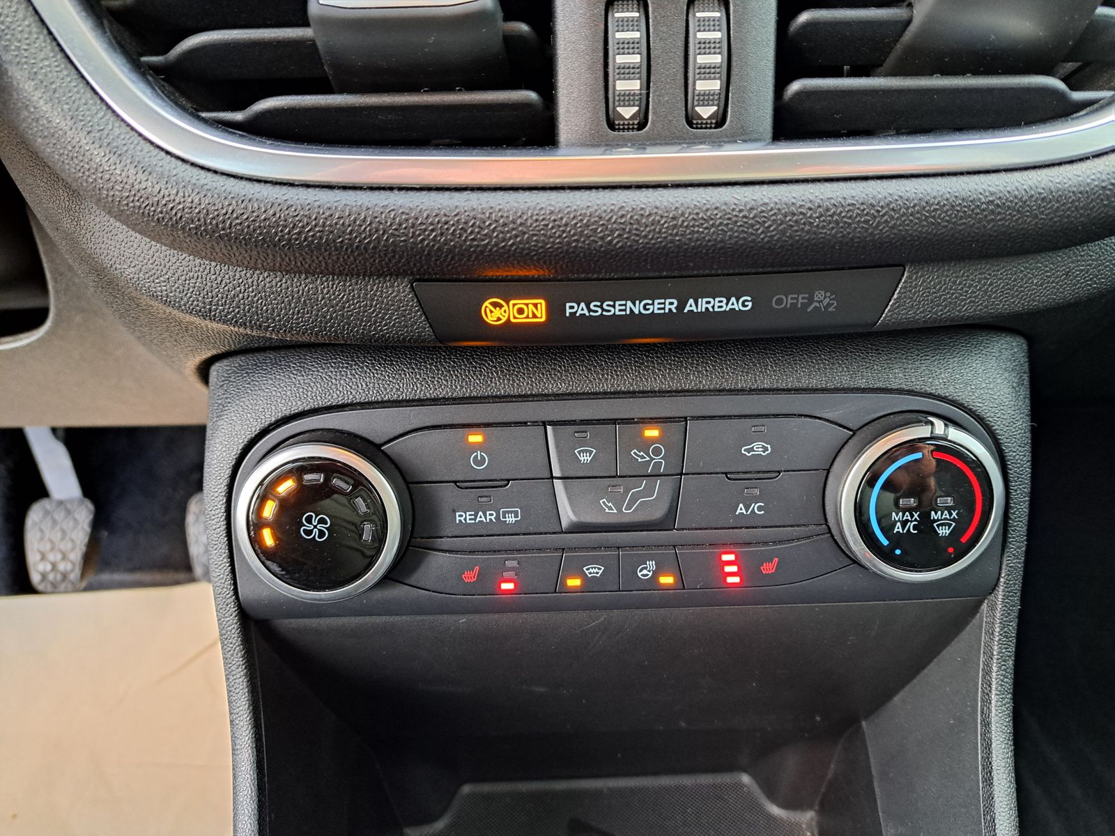 Fahrzeugabbildung Ford Fiesta Trend 86PS NAVI WINTERPAKET ALU PDC KLIMA