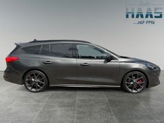 Fahrzeugabbildung Ford Focus Turnier ST - LED*HUD*19"LM*Pano*Kamera*B&O