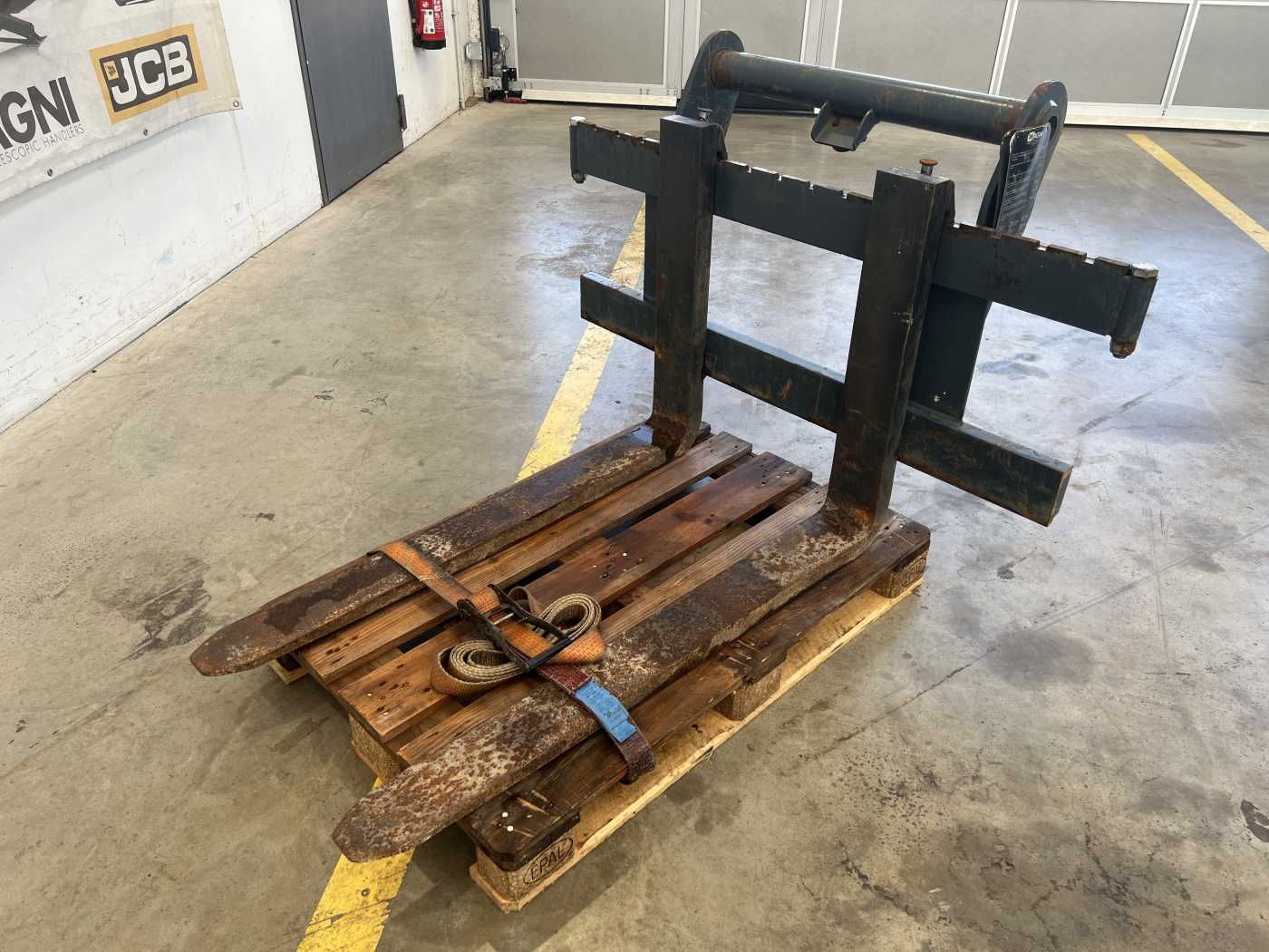 Fahrzeugabbildung Andere Magni Palettengabel / Manitou / 5.000 kg / 2017