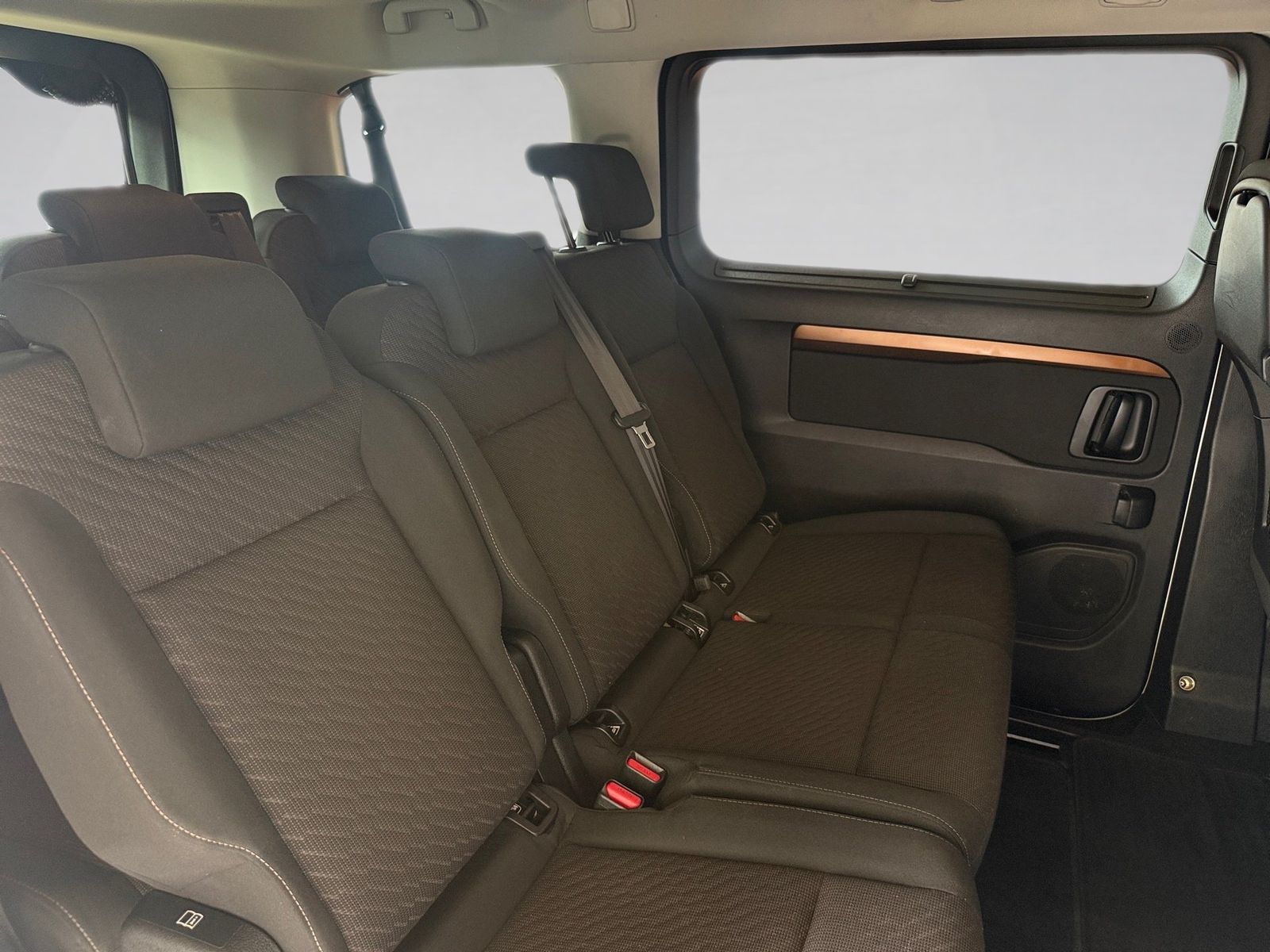 Fahrzeugabbildung Toyota Proace Verso 2.0 D-4D L1 Team D. 8 Sitzer