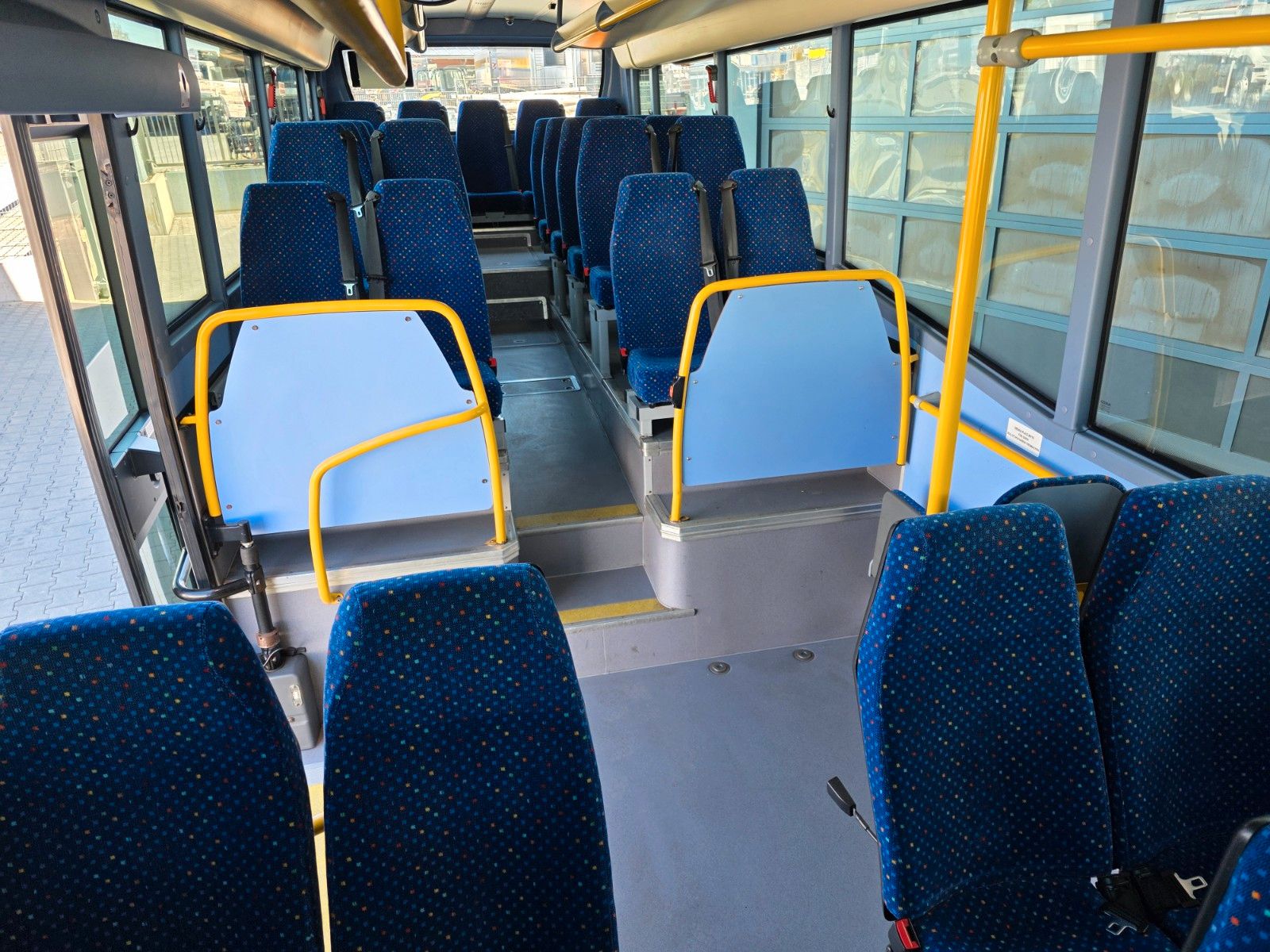 Fahrzeugabbildung Iveco Crossway LI6C 12 Klima Intarder 45+26+1