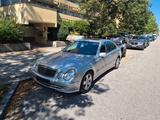 Mercedes-Benz E 270 - schwarze Mercedes-Benz E 270