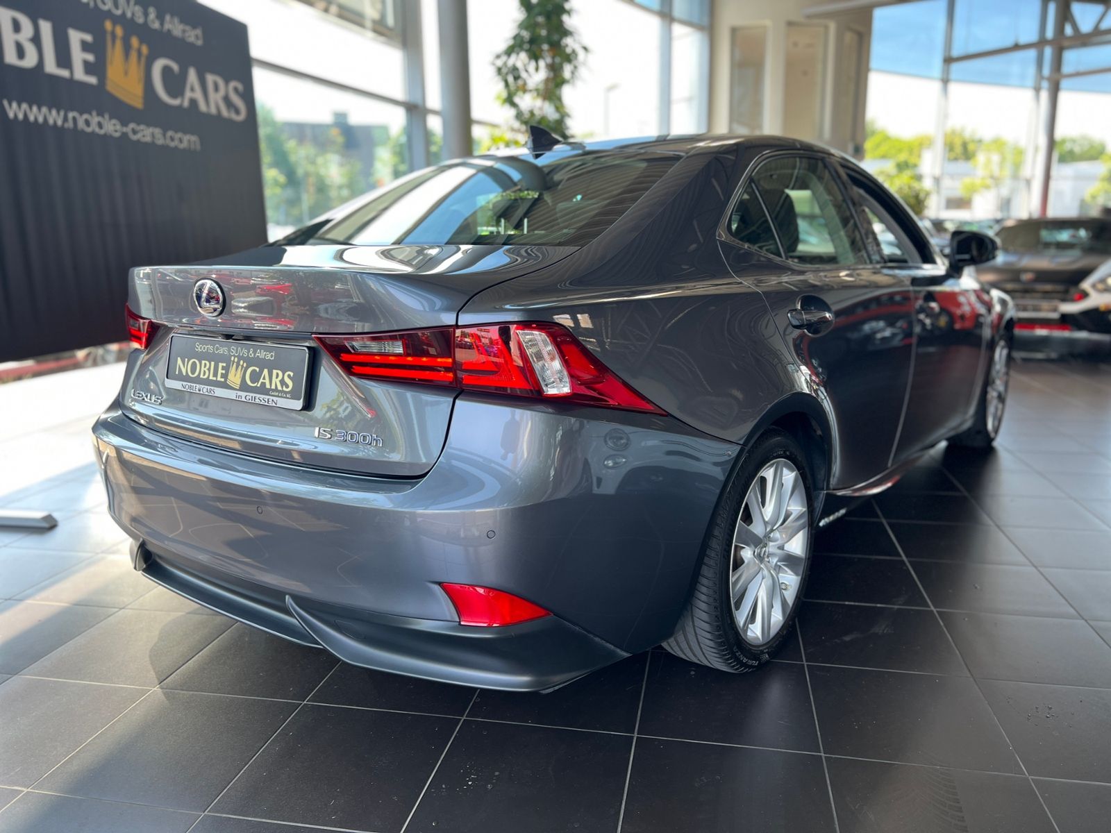 Fahrzeugabbildung Lexus IS 300h Executive Line LED NAV SHZ