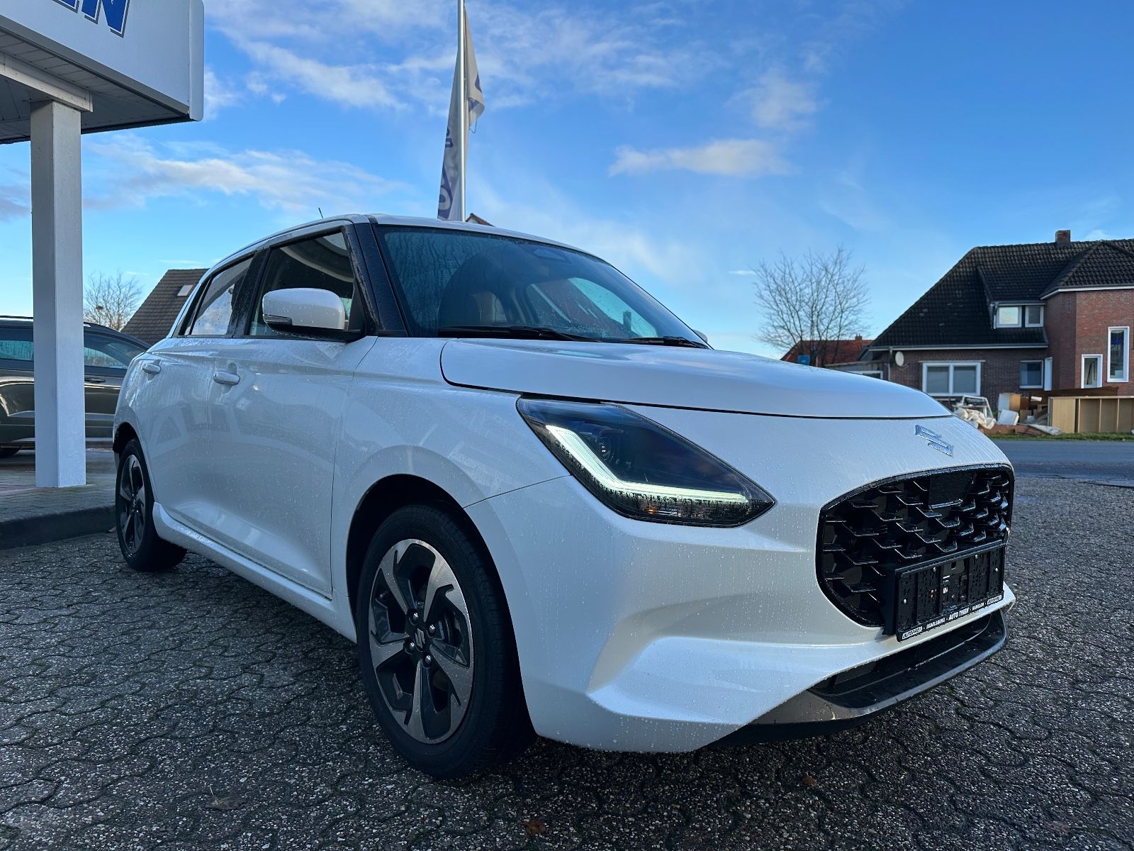 Fahrzeugabbildung Suzuki Swift 1.2 Dualjet Hybrid Comfort+ ACC/Navi/LED