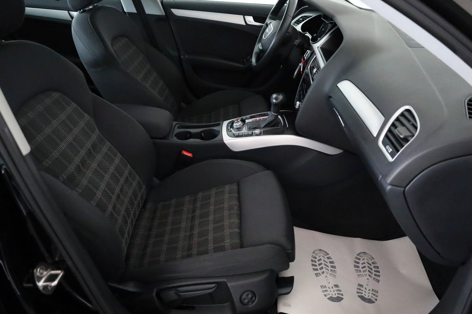 Fahrzeugabbildung Audi A4 Lim. Attraction Navi,Bi-Xenon,PDC,SR+WR