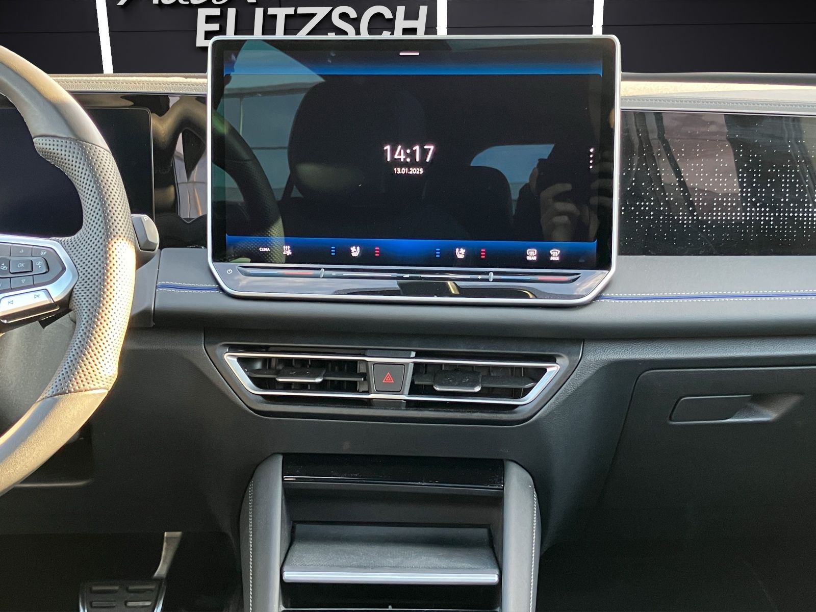 Fahrzeugabbildung Volkswagen Tiguan TDI R-Line 4M DSG MATRIX AHK PANO ACC