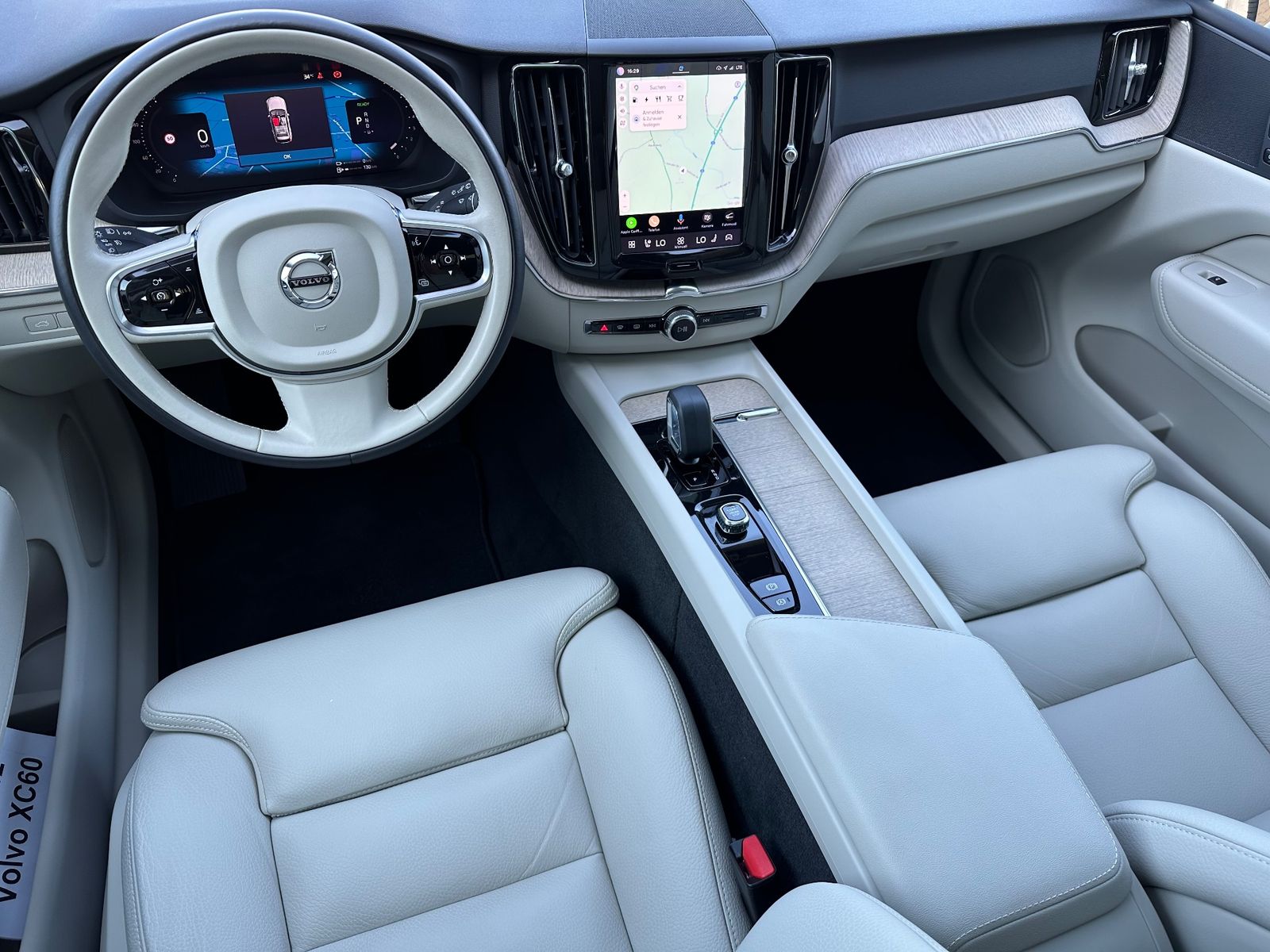 Fahrzeugabbildung Volvo XC60 T6 AWD Recharge Core NAV+LED+PANO+AHK+STHZG