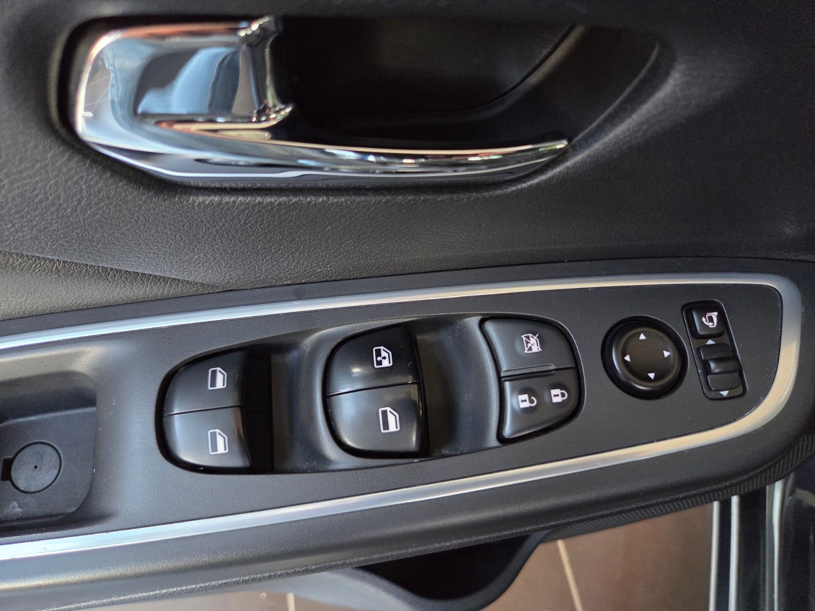 Fahrzeugabbildung Nissan Micra N-Sport Aut. BOSE KLIMA RFK SHZ ALU