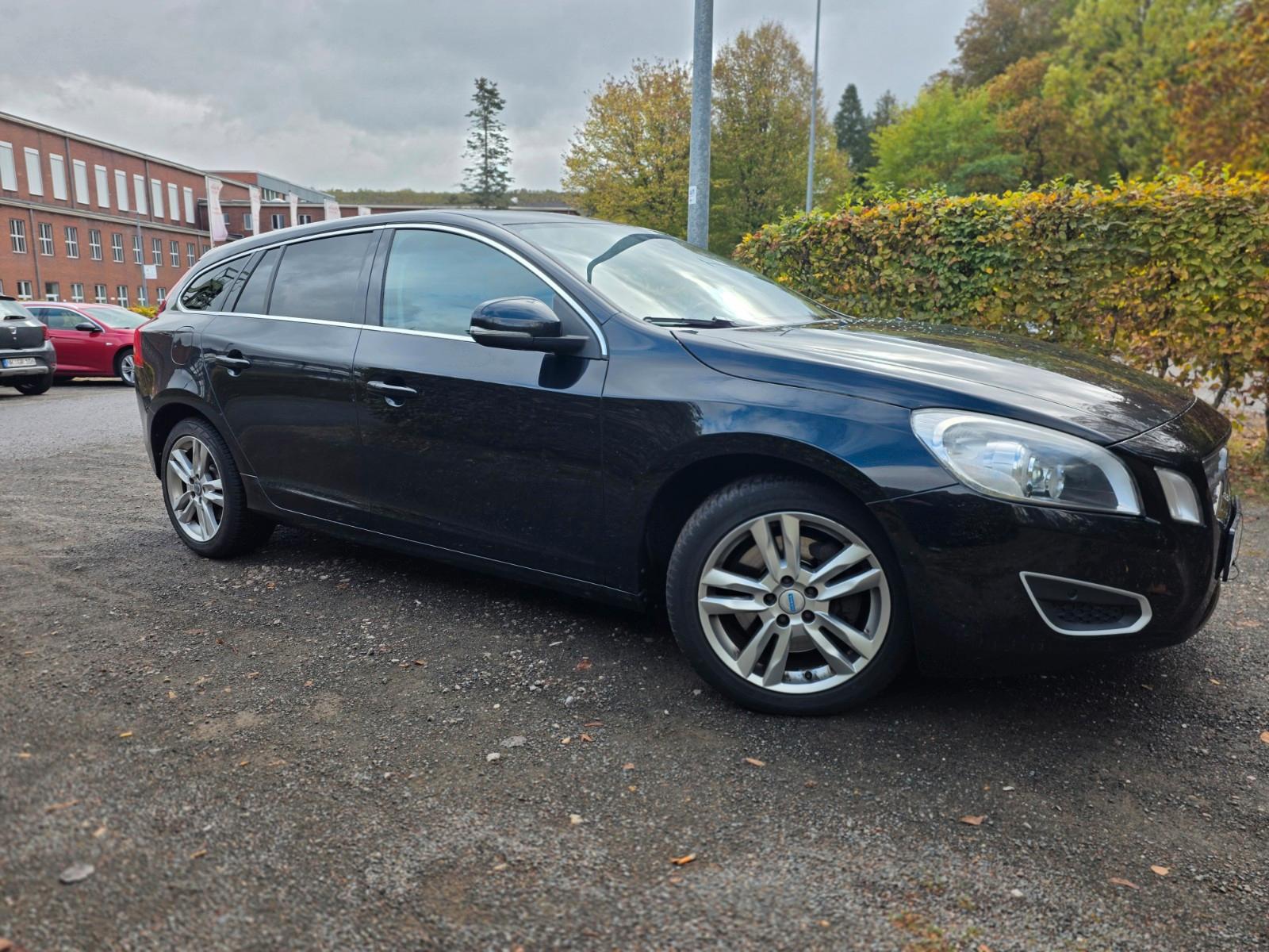 Volvo V60 2011 — rear view