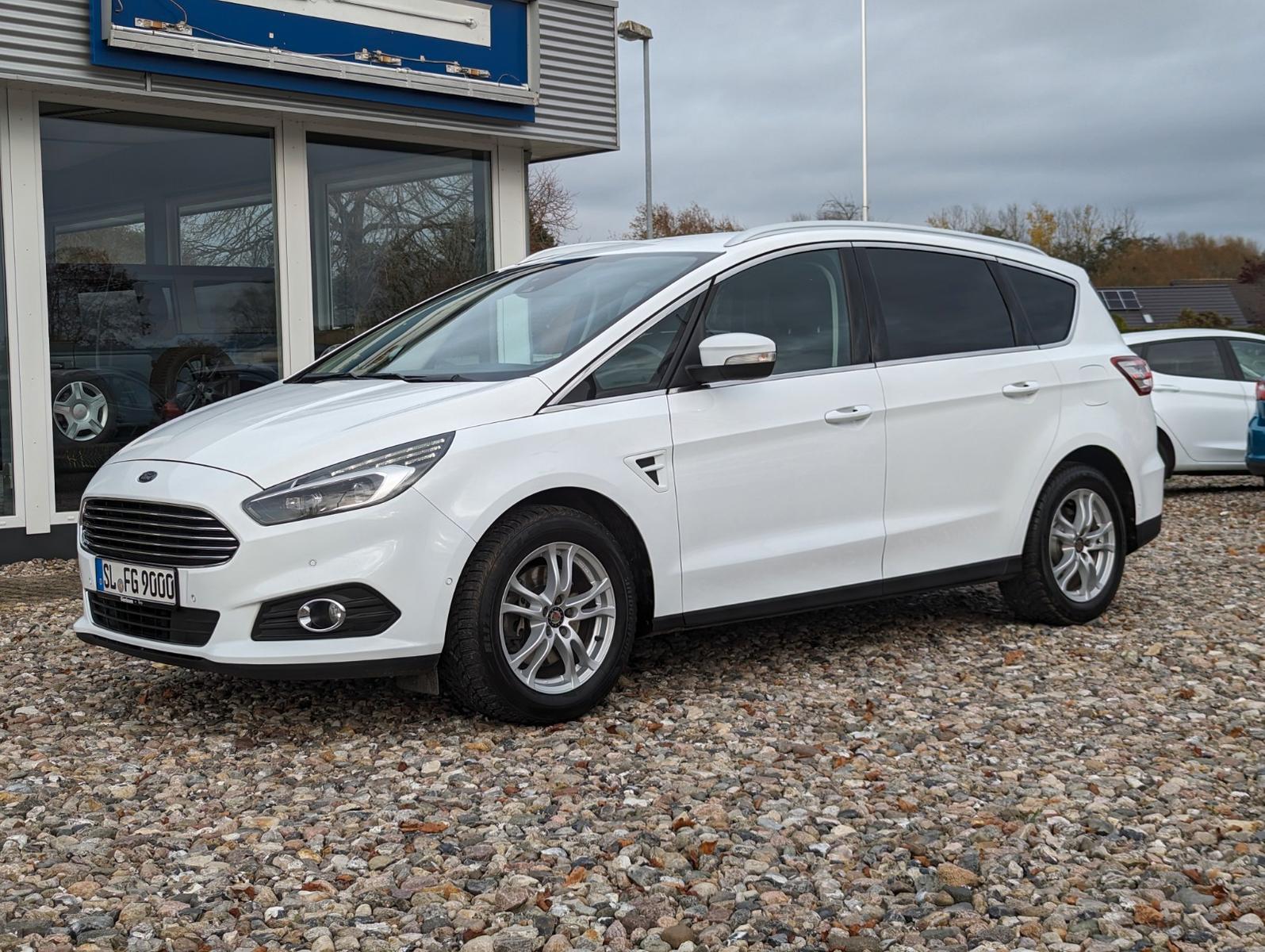 Ford S-MAX 2.0 Titanium Automatik NAVI LED AHK