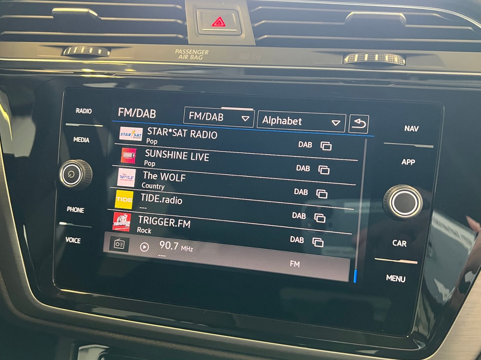 Fahrzeugabbildung Volkswagen Touran Comfortline 1.5 TSI DSG *AHK, LED, 7Sitze