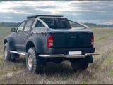 Toyota Hilux - schwarze Toyota Hilux