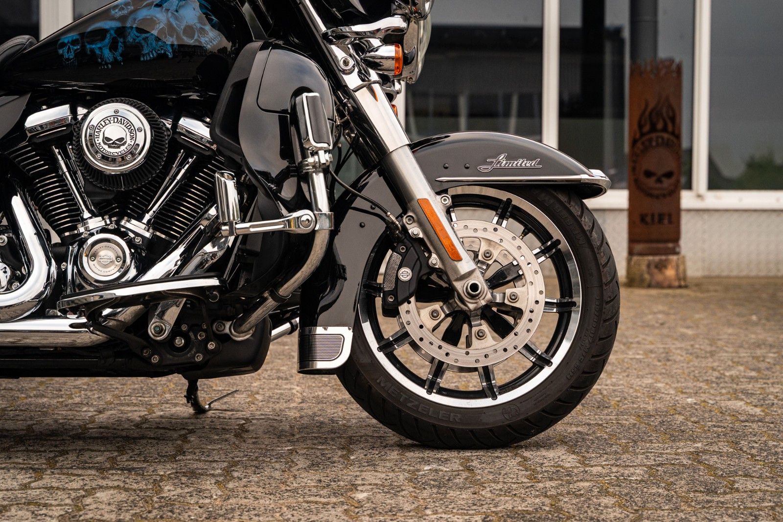 Fahrzeugabbildung Harley-Davidson FLHTK E-Glide Ultra Limited - Jekill -