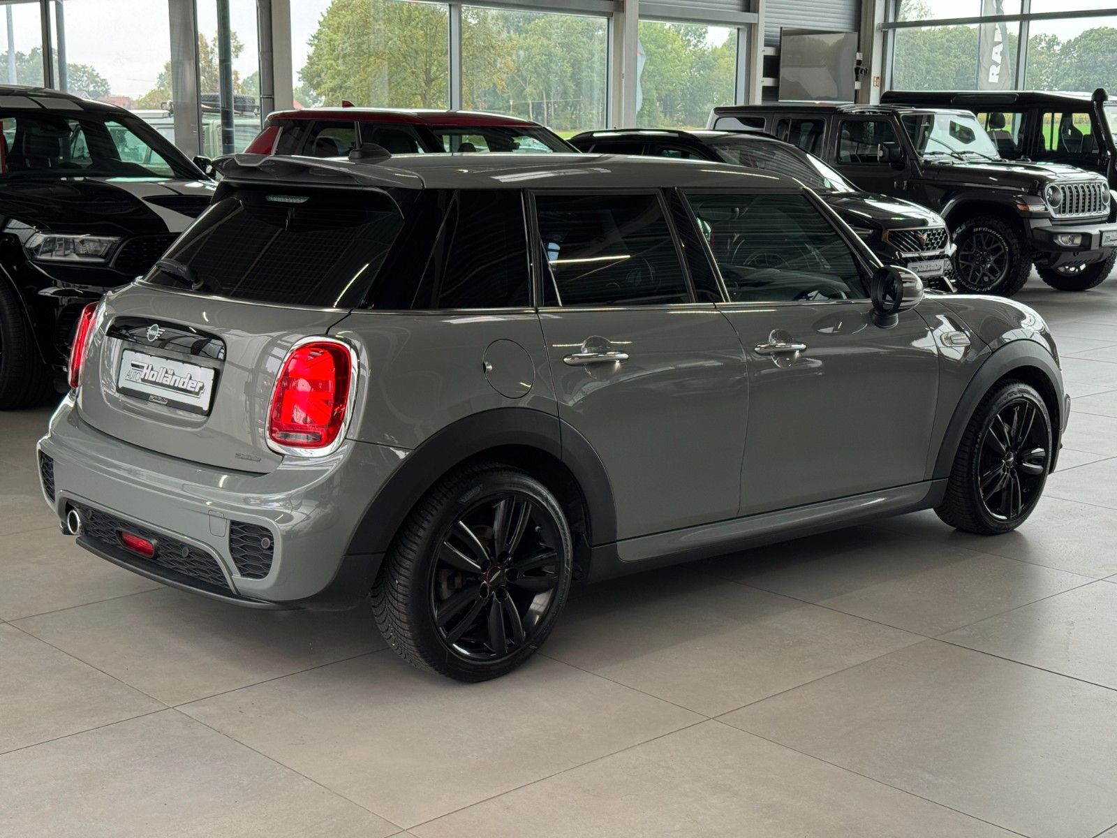 Fahrzeugabbildung MINI Cooper D 5-trg. "LED Navigation PDC Sportsitze"