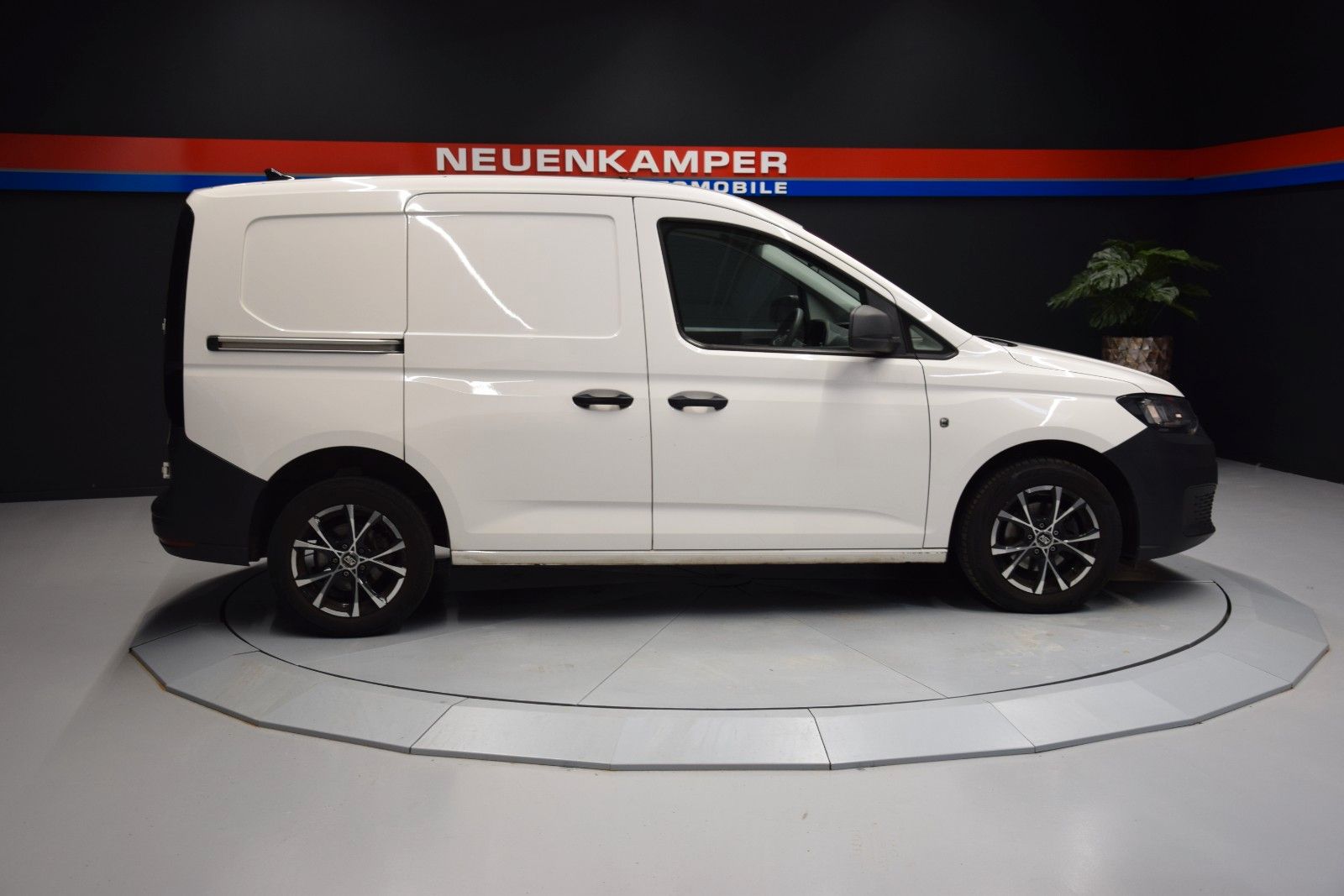 Fahrzeugabbildung Volkswagen Caddy Cargo Basis Kasten Klima PDC 1. Hand