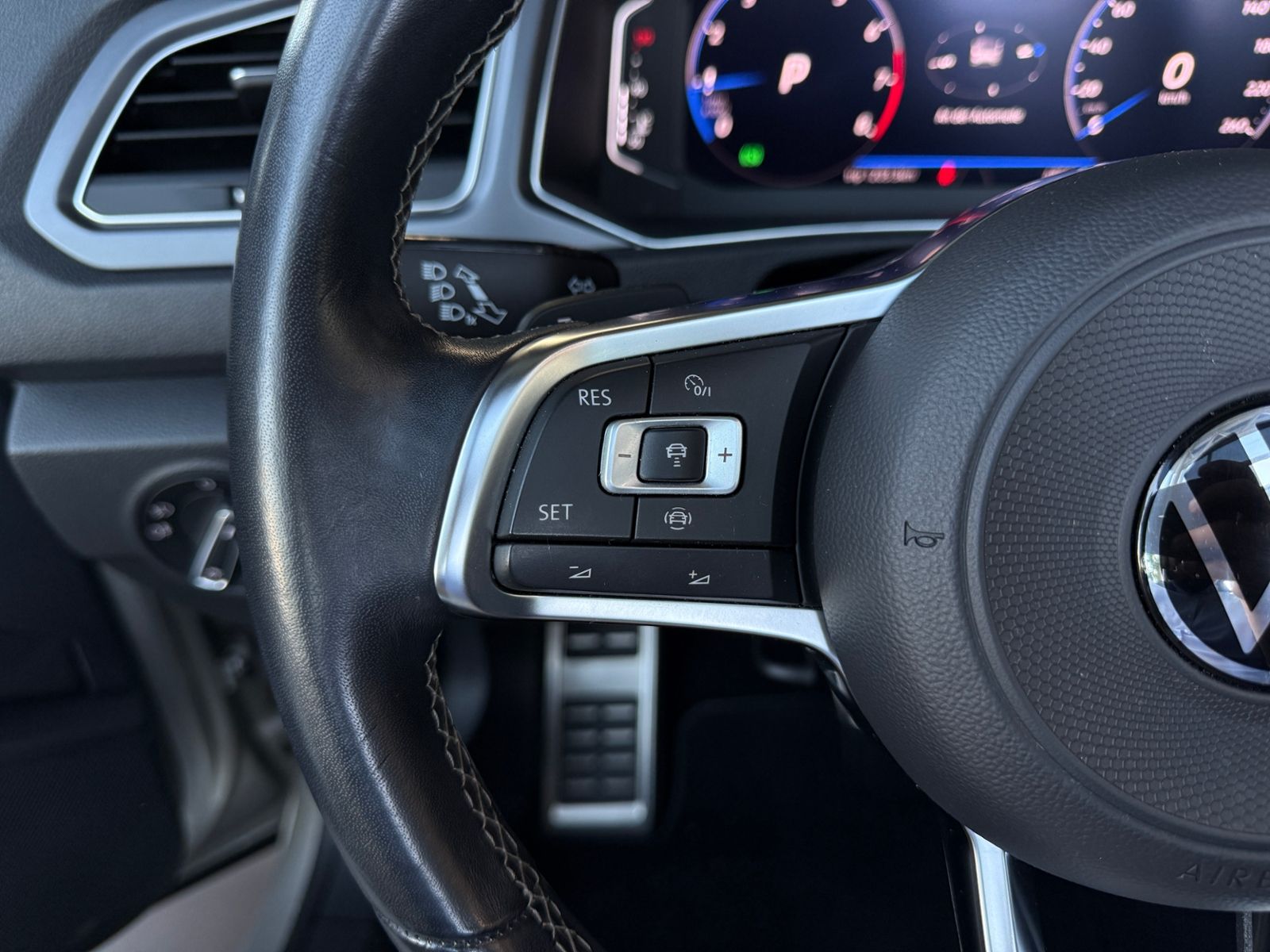 Fahrzeugabbildung Volkswagen T-Roc Cabriolet R-Line AHK ACC LED BEATS