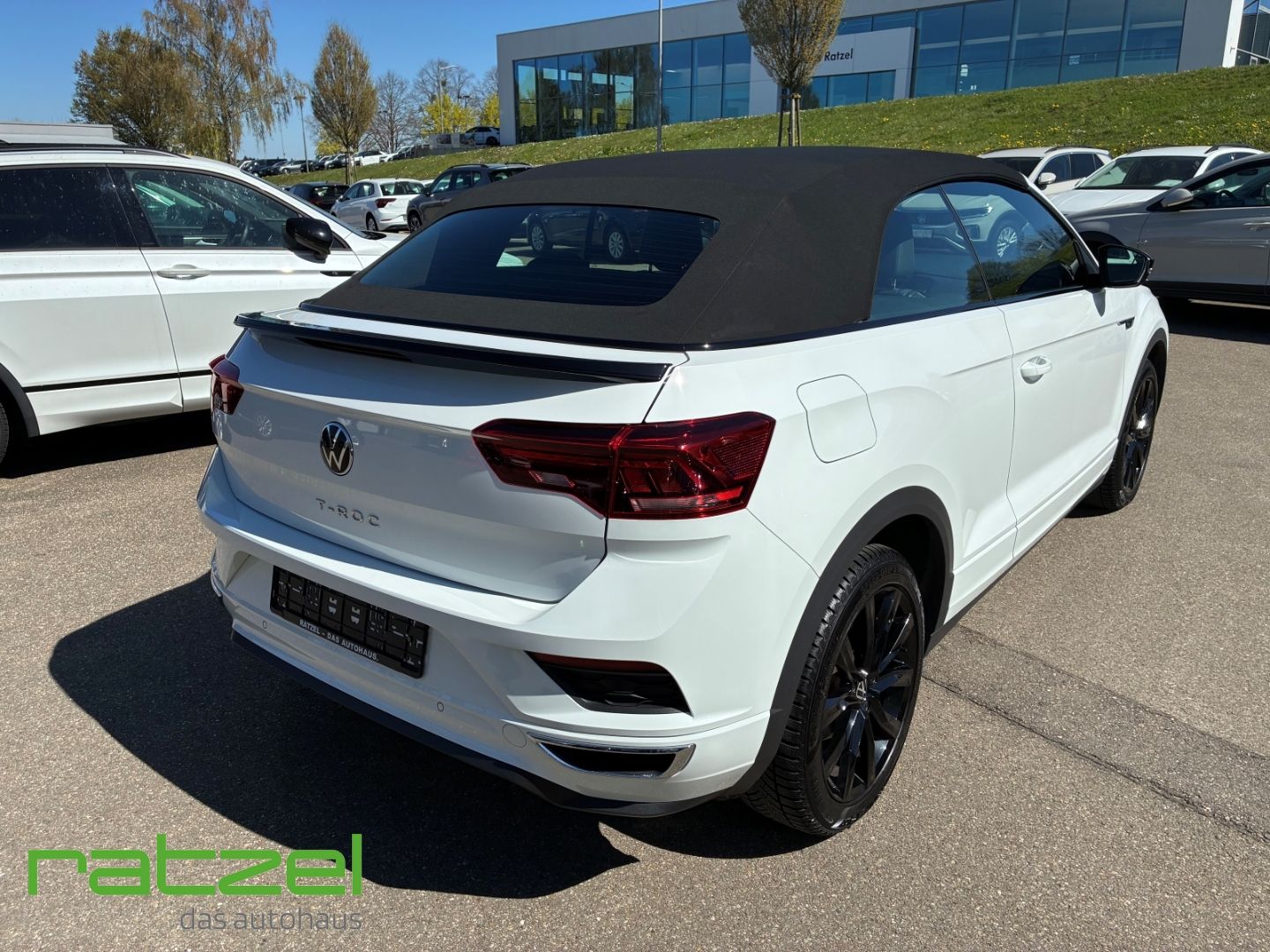 Fahrzeugabbildung Volkswagen T-Roc Cabriolet R-Line 1.5 TSI DSG Navi App Conn