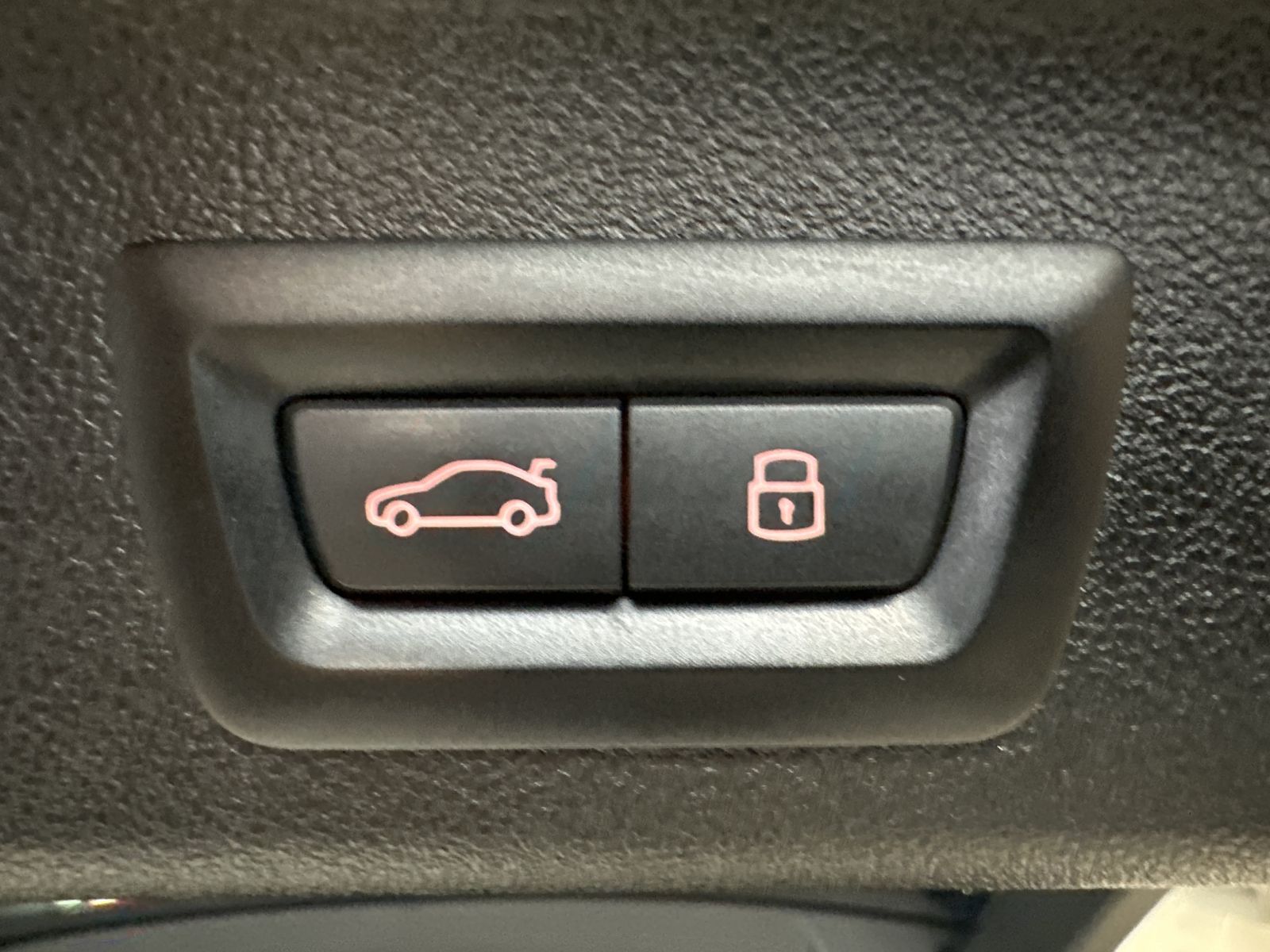 Fahrzeugabbildung BMW 520d Touring xDrive M-Sport NAV+LED+AHK+KAM+ACC