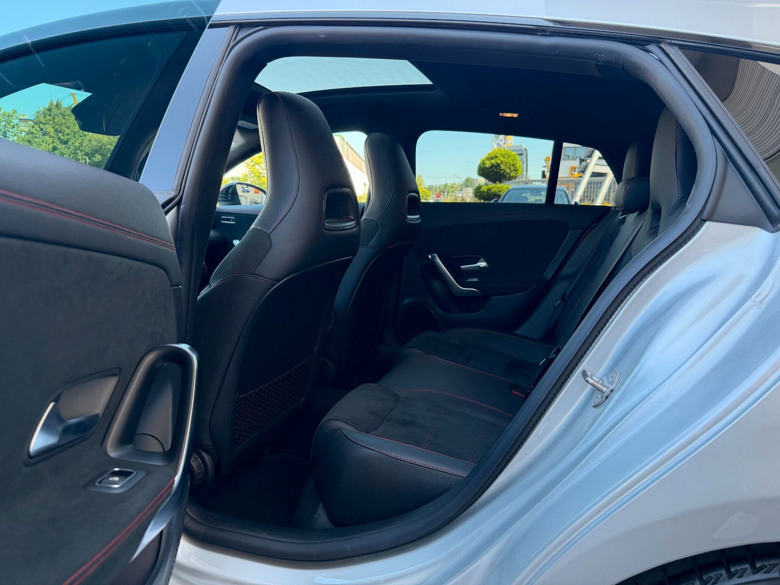 Fahrzeugabbildung Mercedes-Benz CLA 220 D SB AMG R-Kamera+Pano+DISTR+MBEAM+Ambie