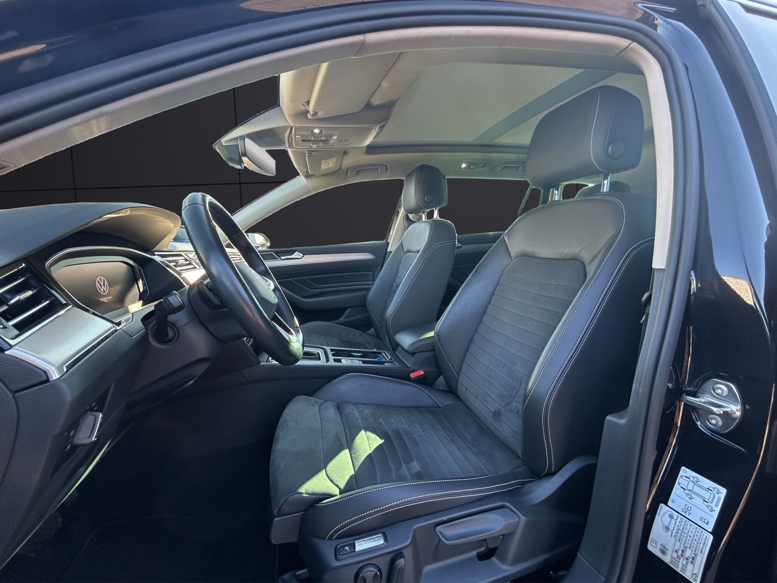 Fahrzeugabbildung Volkswagen Passat Variant Elegance TDI DSG IQ.Light ACC SH