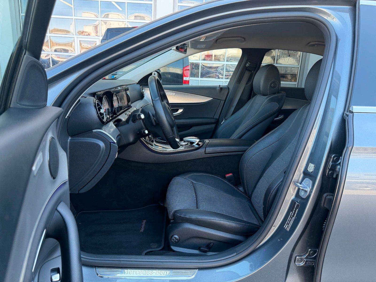 Fahrzeugabbildung Mercedes-Benz E 200 Avantgarde+RFK+Multibeam+Ambiente+