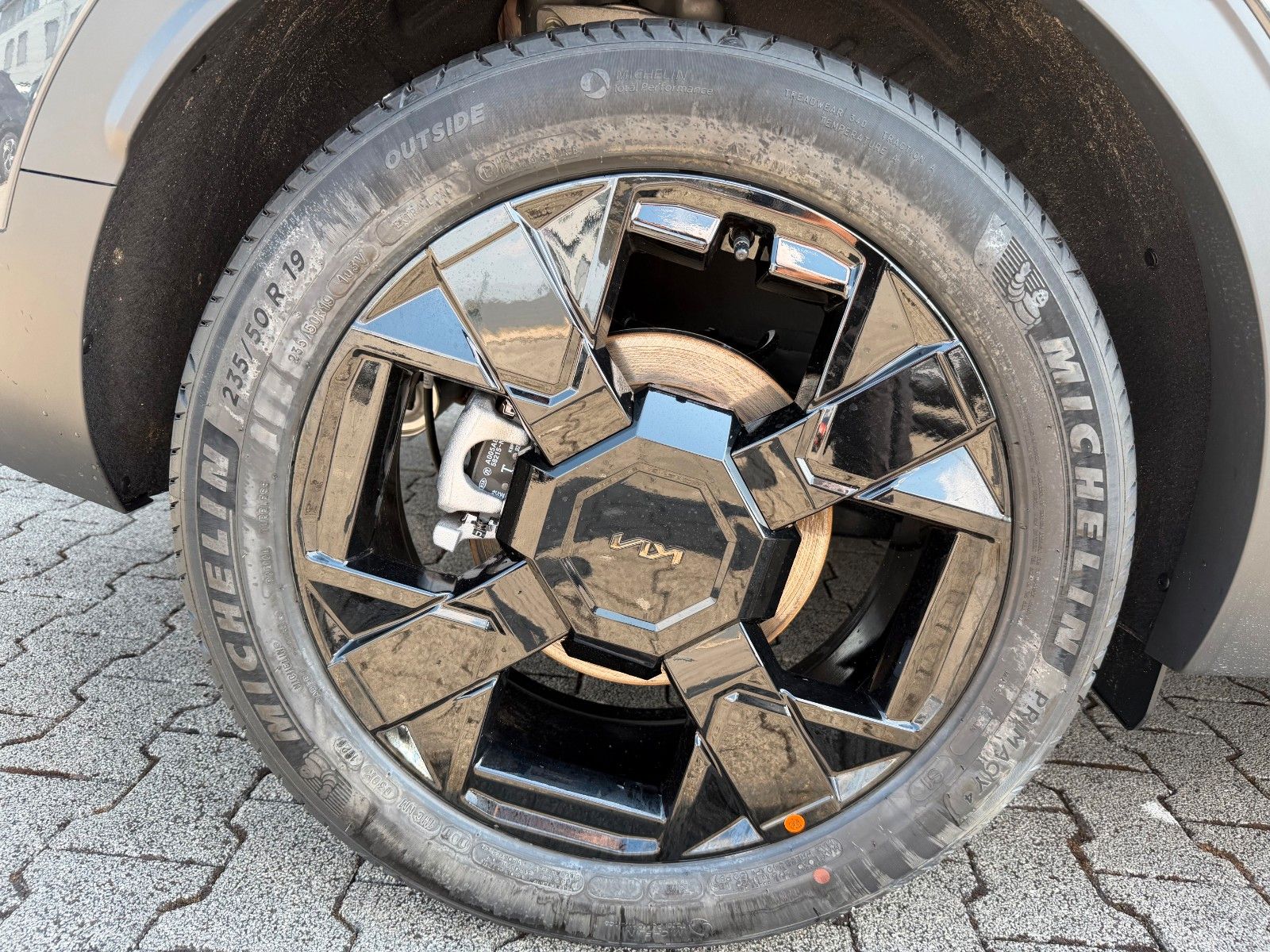 Fahrzeugabbildung Kia Sportage 1.6T 2WD DCT BLACK ED SD