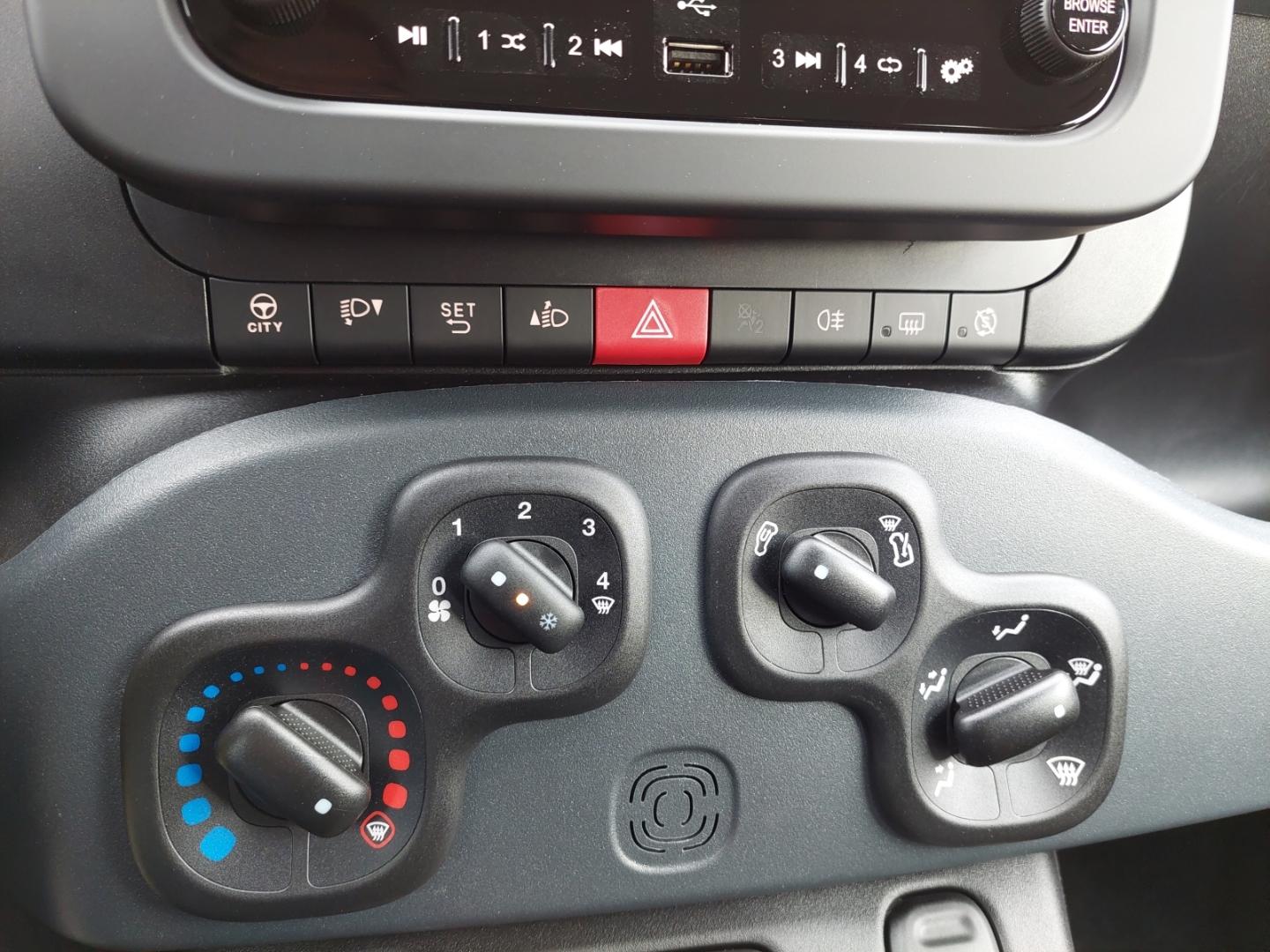 Fiat Panda 1.0 Pandina DAB Spurhalteass. Verkehrszeic