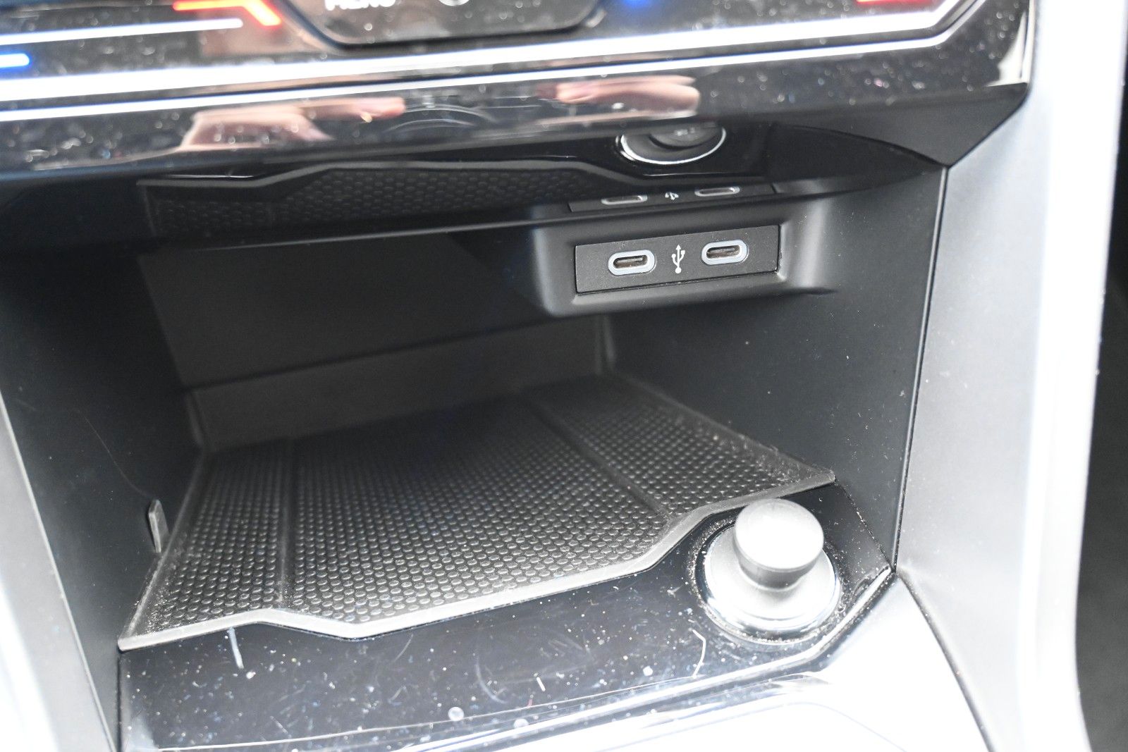 Fahrzeugabbildung Volkswagen T-Roc 1.5 TSI DSG Life*DAB*PDC*AppleCarPlay*SHZG