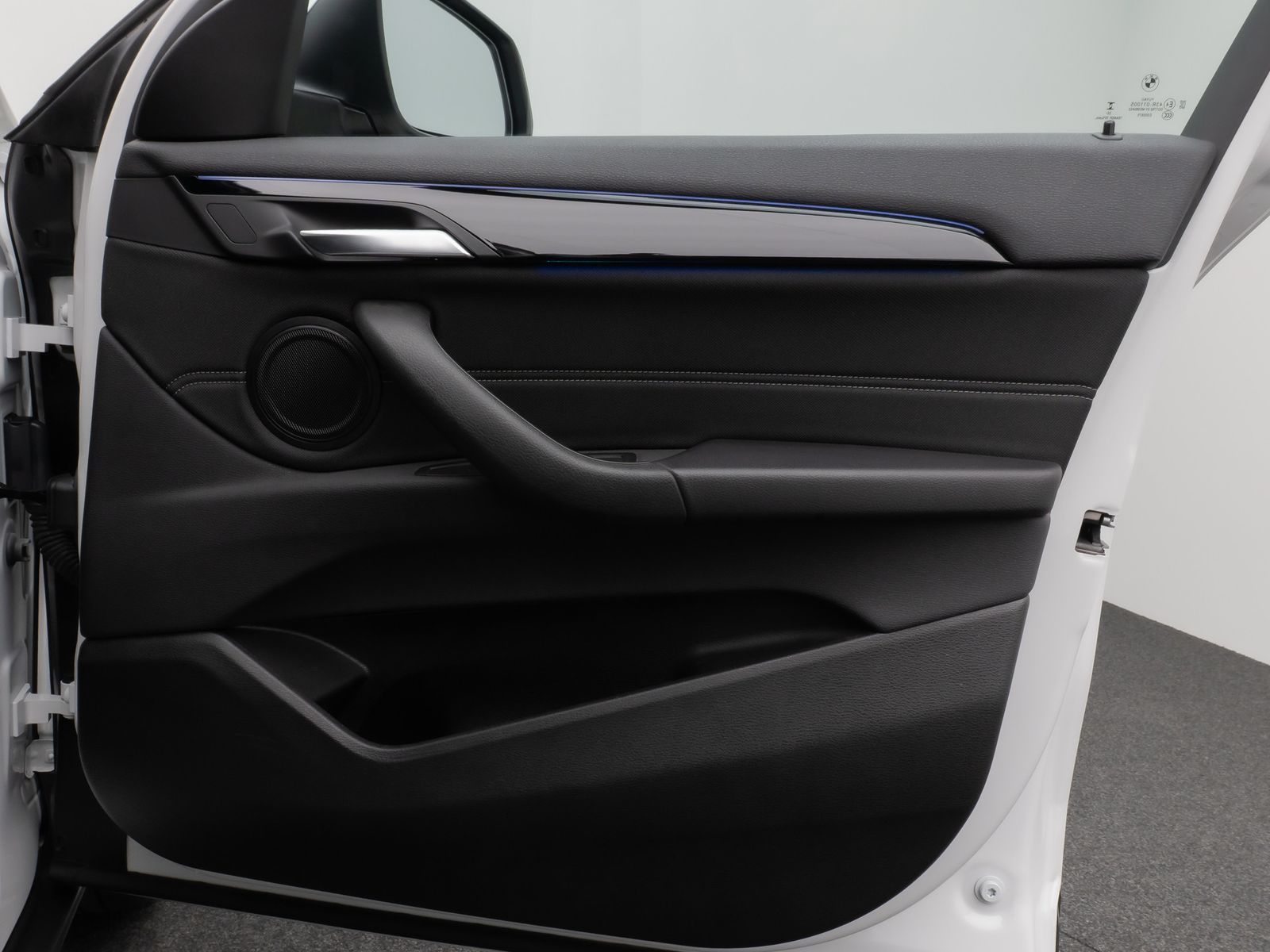 Fahrzeugabbildung BMW X2 sD18i Panorama Kamera DAB HiFi Komfort MSport