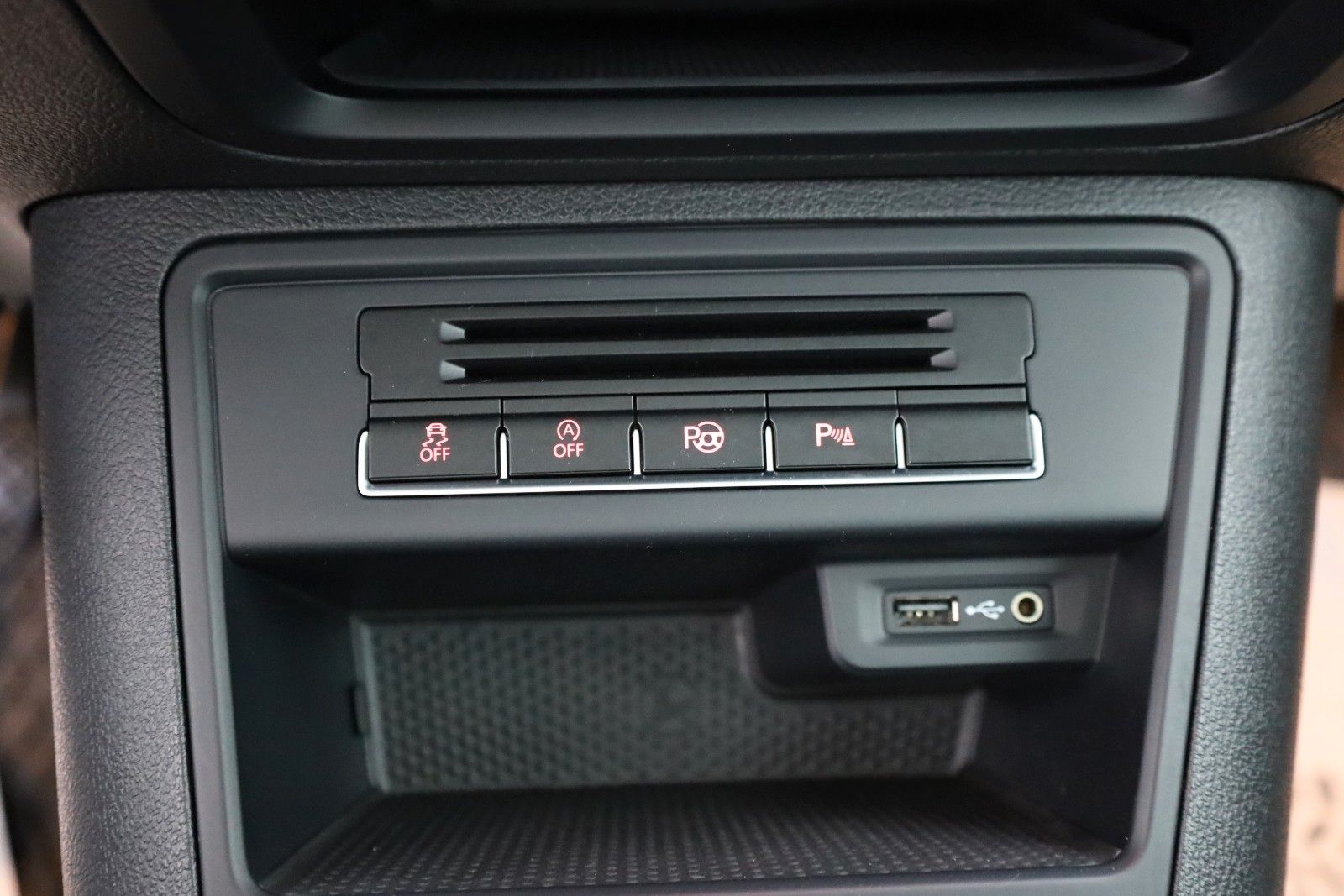 Fahrzeugabbildung Volkswagen Tiguan Sport & Style Navi,Xenon,Panorama,SH,PDC